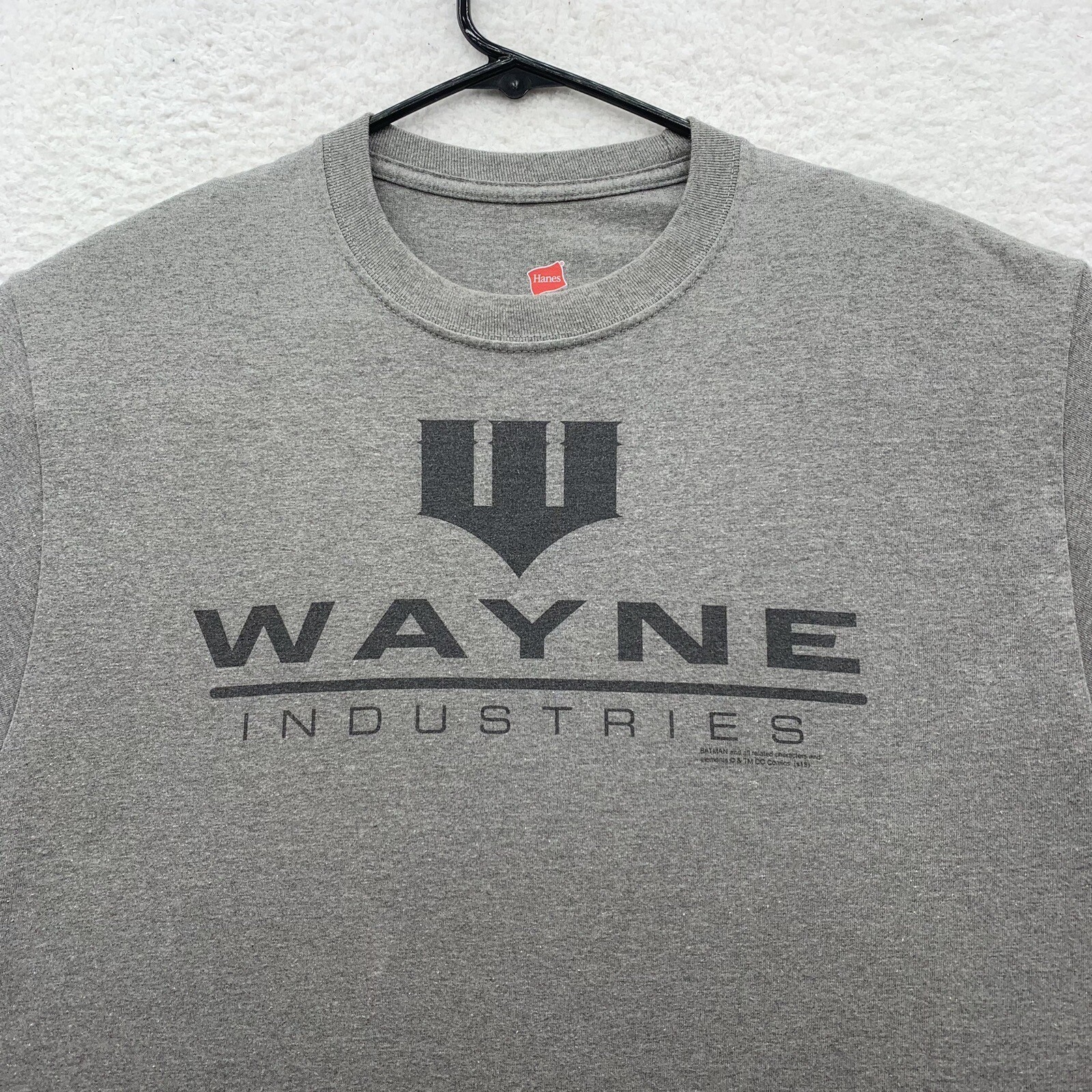 Hanes Wayne Enterprises T-Shirt Mens Medium M Spell Out Batman DC Universe Dad