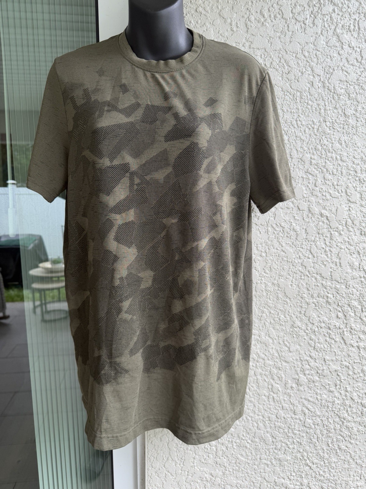 Under Armour Men’s Green Camouflage Fitted Crew Neck Short Sleeve T-Shirt Size M
