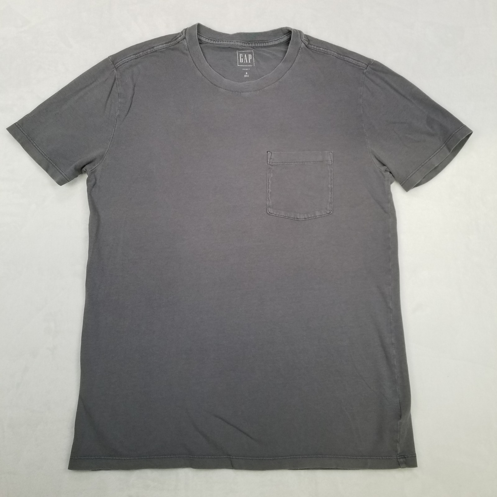 GAP Unisex Gray Basic Pocket T-Shirt Size Small Faded Design Classic Comfort