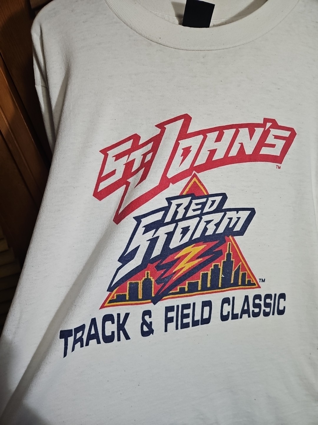 Vintage 90s St John’s Red Storm College Sports Tee T Shirt M L NYC New York City