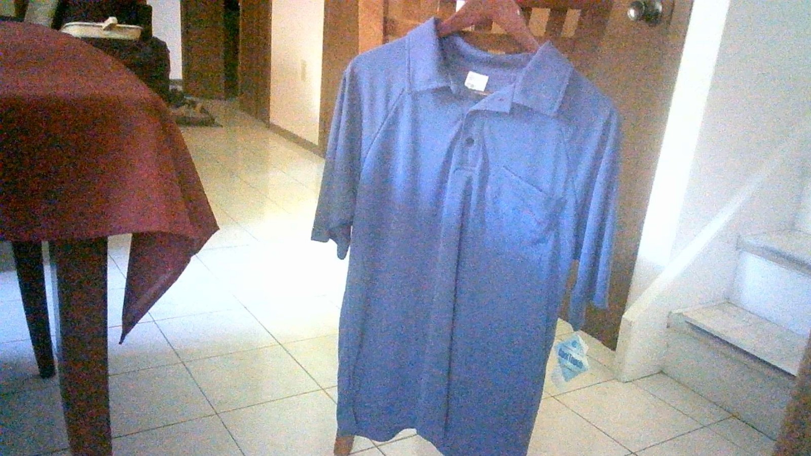 MEN S MEDIUM BLUE POCKET SHIRT NEW WITH TAG $5.