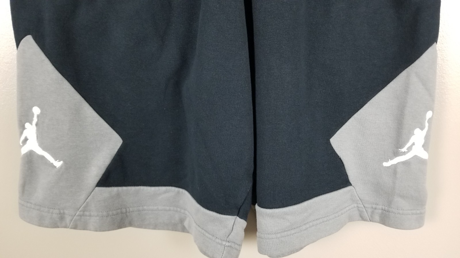 JORDAN JUMPMAN BASKETBALL OUTFIT SHIRT + SHORTS GREY BLACK RARE (SIZE MEDIUM)