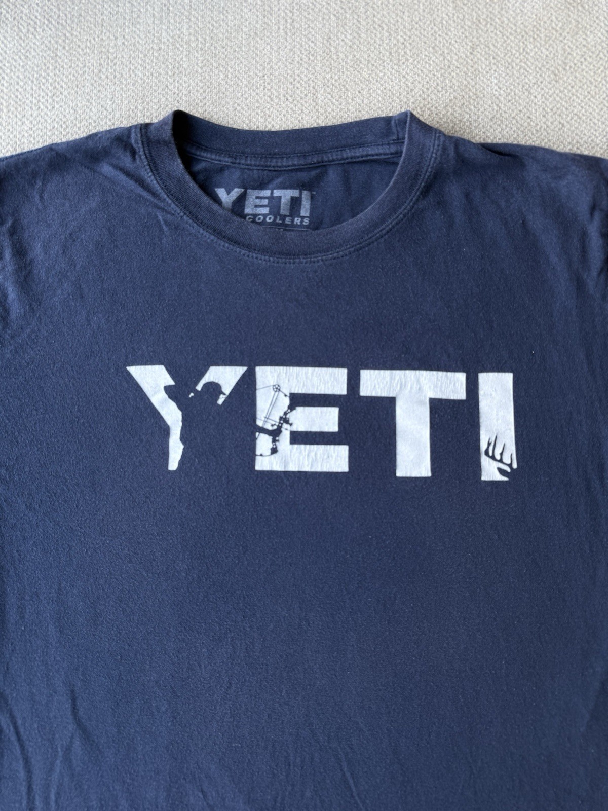 YETI Navy Graphic Logo Crew Neck Short Sleeve Cotton Jersey Men’s T-Shirt M