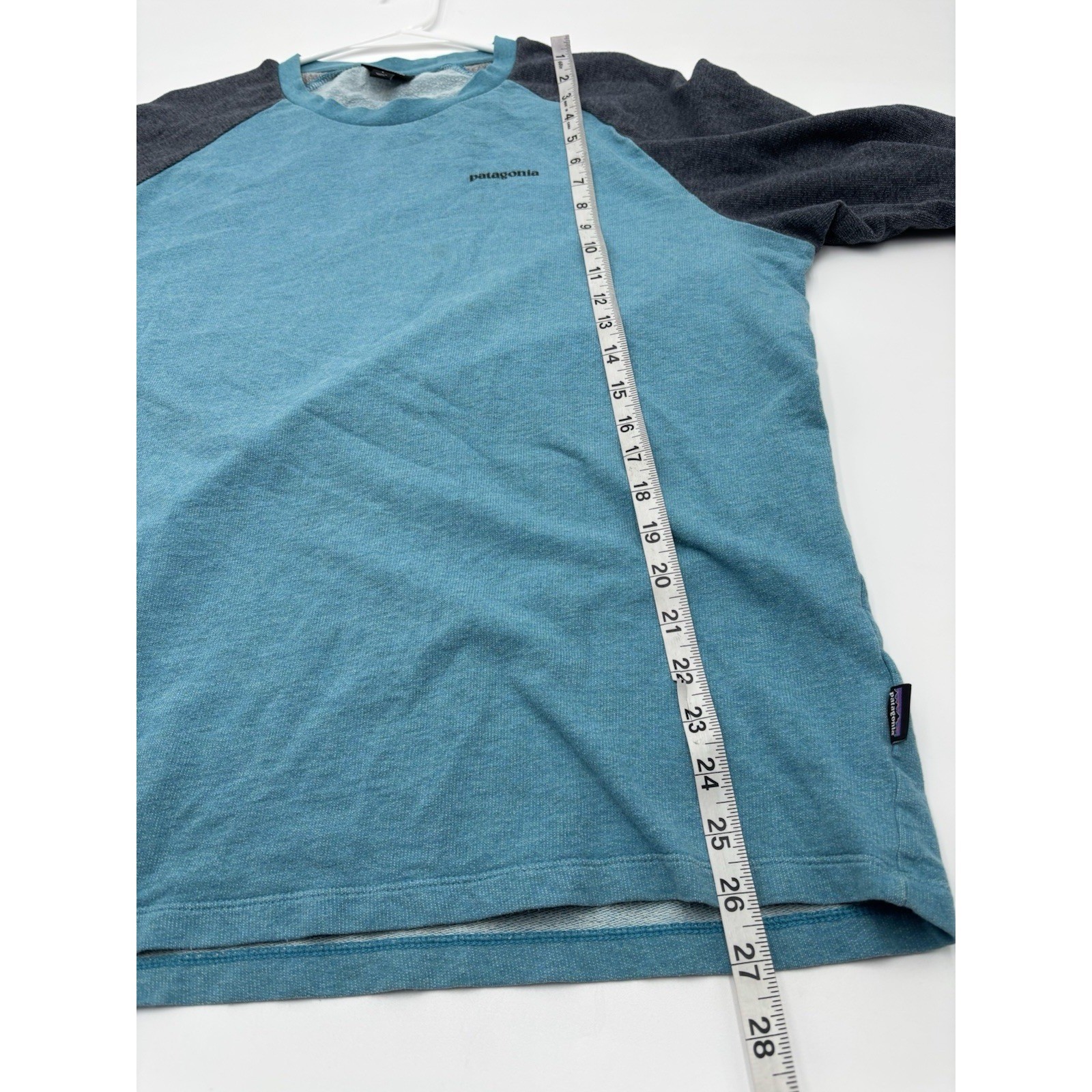 Patagonia Men’s Large Organic Cotton Raglan Long Sleeve Shirt Teal Gray Logo