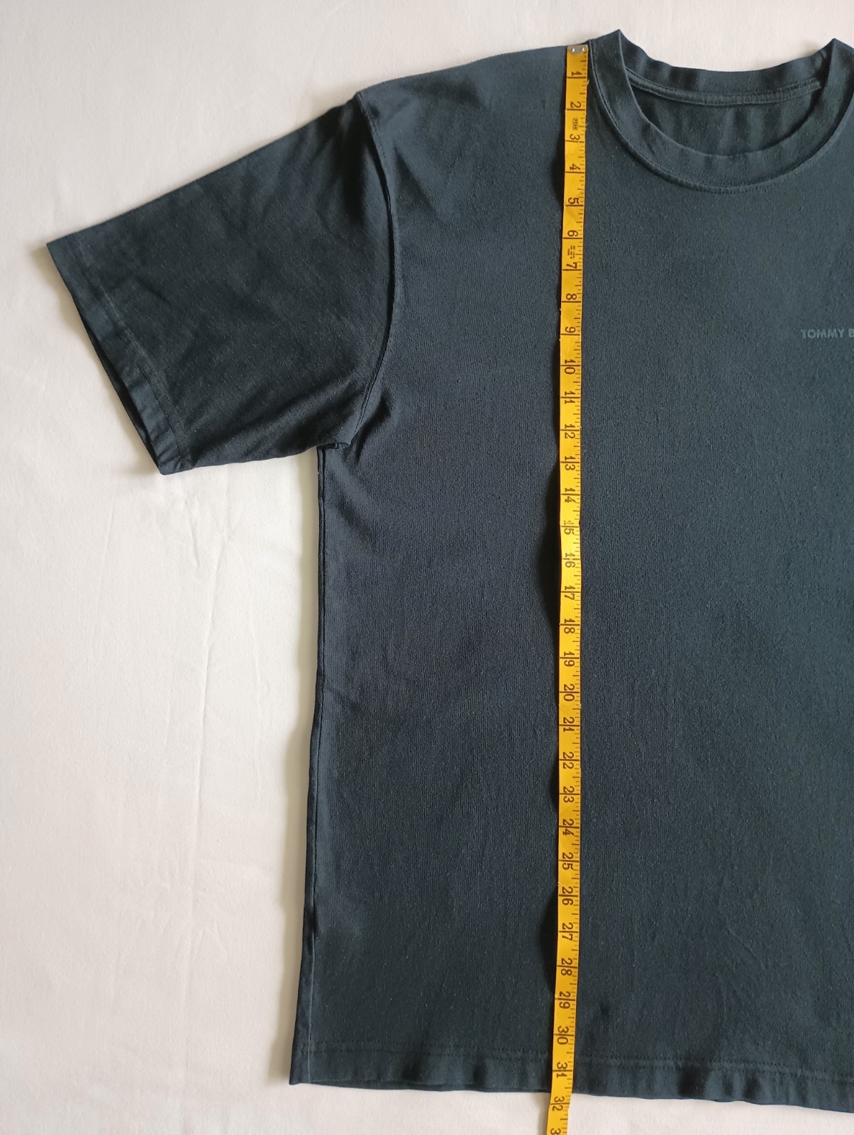 Tommy Bahama T- Shirt “Nice Legs” Wine Bottle Graphic Men’s Large Black