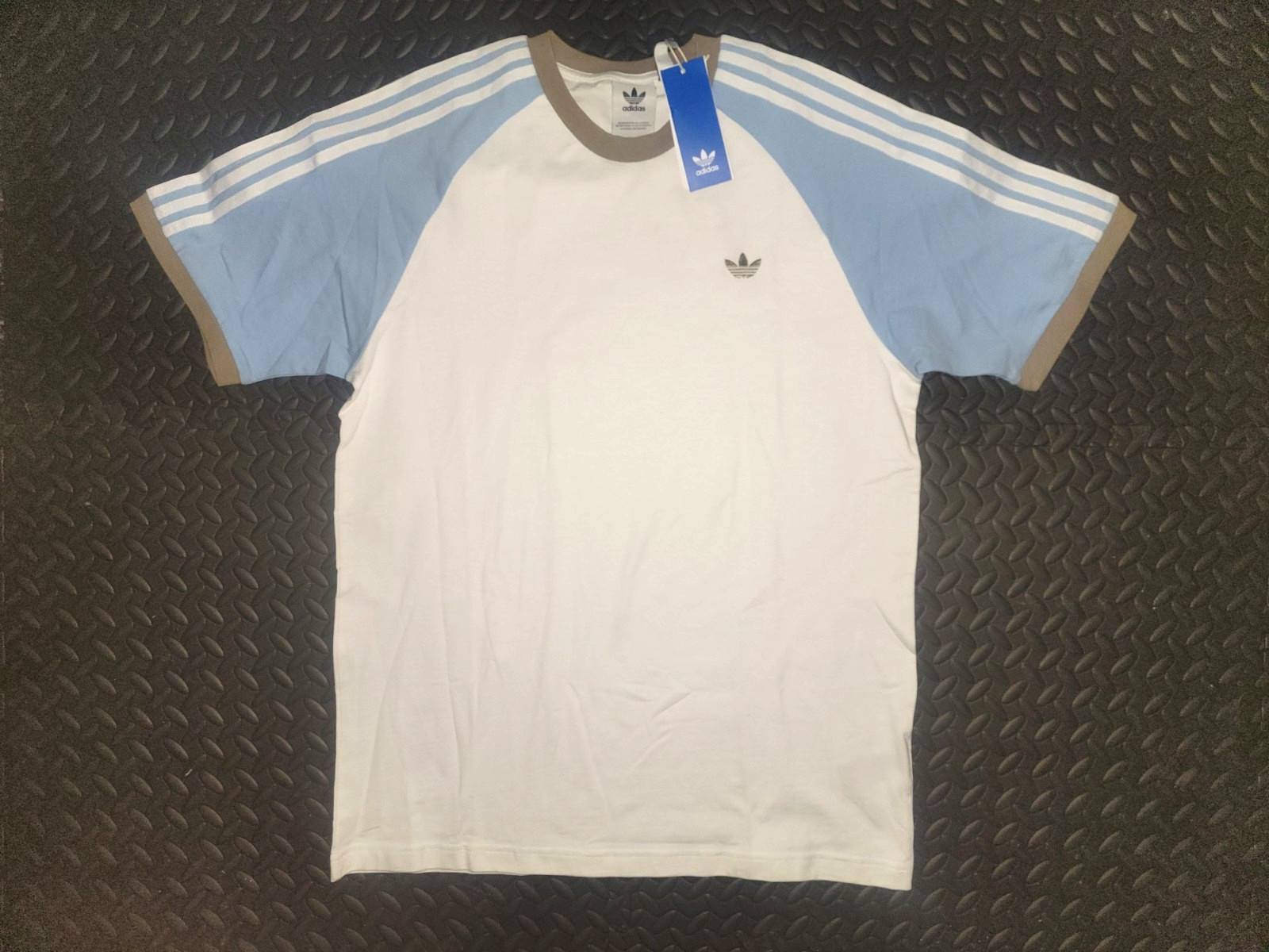 NEW MENS ADIDAS ORIGINALS 3-STRIPES CALIFORNIA TREFOIL SHIRT ~SIZE LARGE #K96