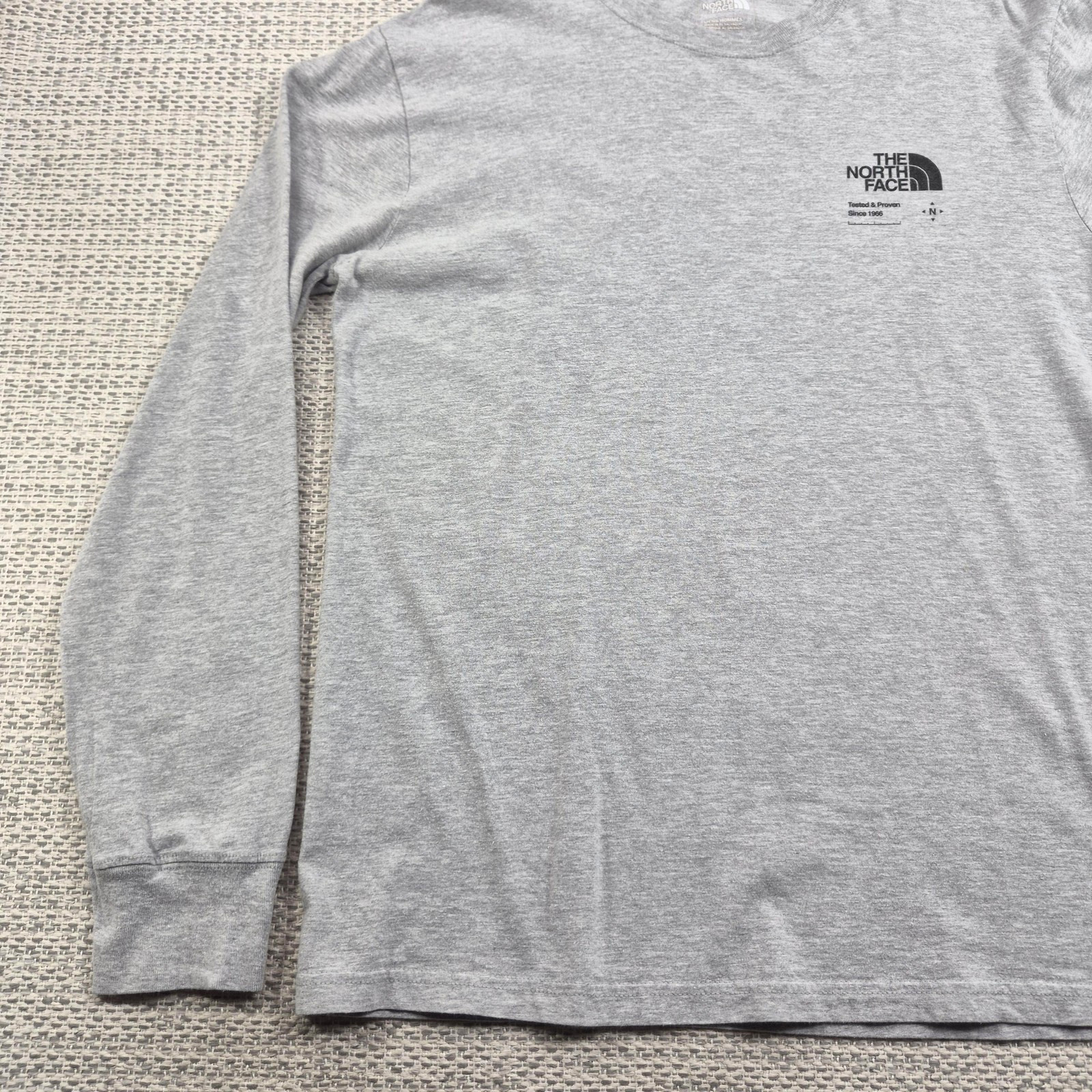 The North Face Shirt Mens Medium Gray Long Sleeve Logo Graphic Outdoor Tee