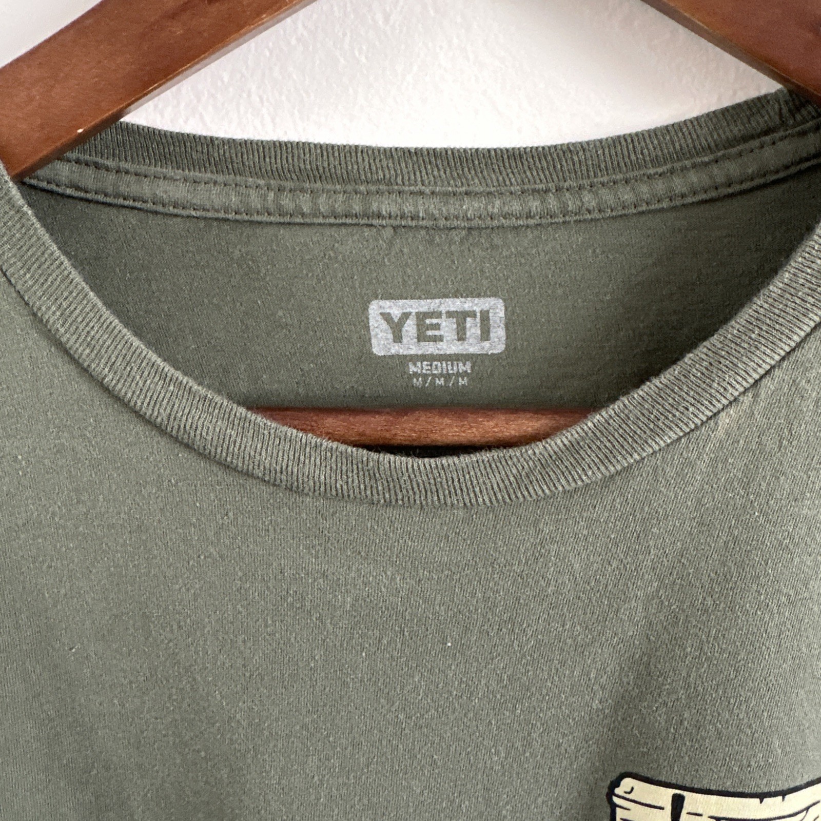 YETI Men’s Medium Short Sleeve T-Shirt 100% Cotton Green