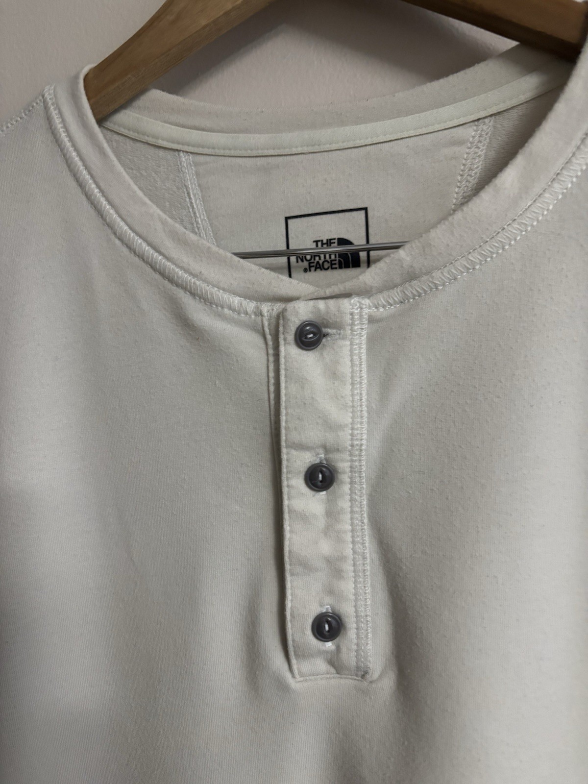 The North Face Crag Henley Shirt – Men’s XL Ivory Performance Layering