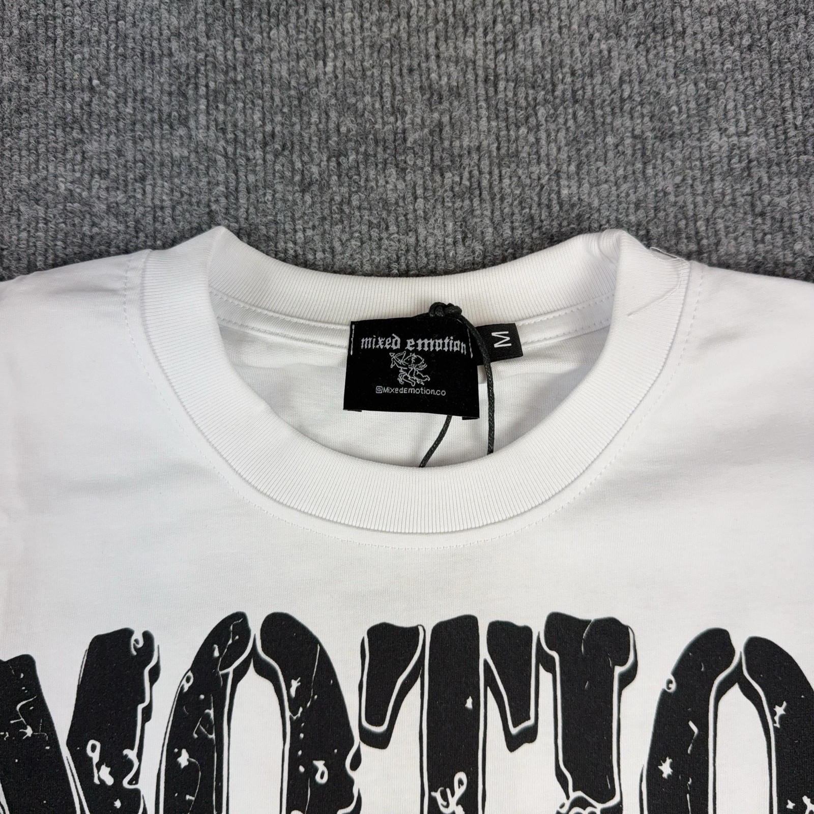 Mixed Emotion Shirt Mens Medium White Alien Space Graphic Emotional Closet Tee