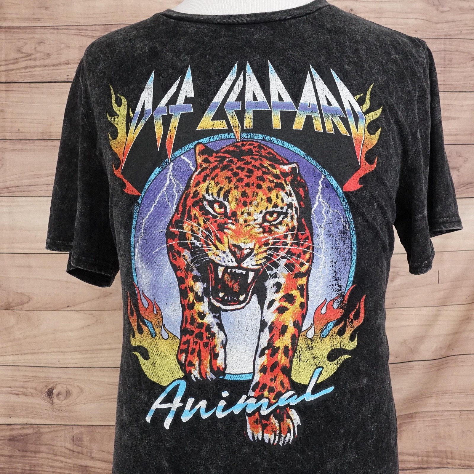 Def Leppard T-Shirt XL Black Animal Graphic Tee Rock Band 2023 Band