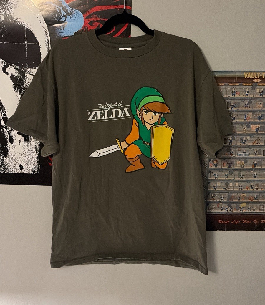 Vintage Legend of Zelda Link Logo Graphic Tee – (Size Large)