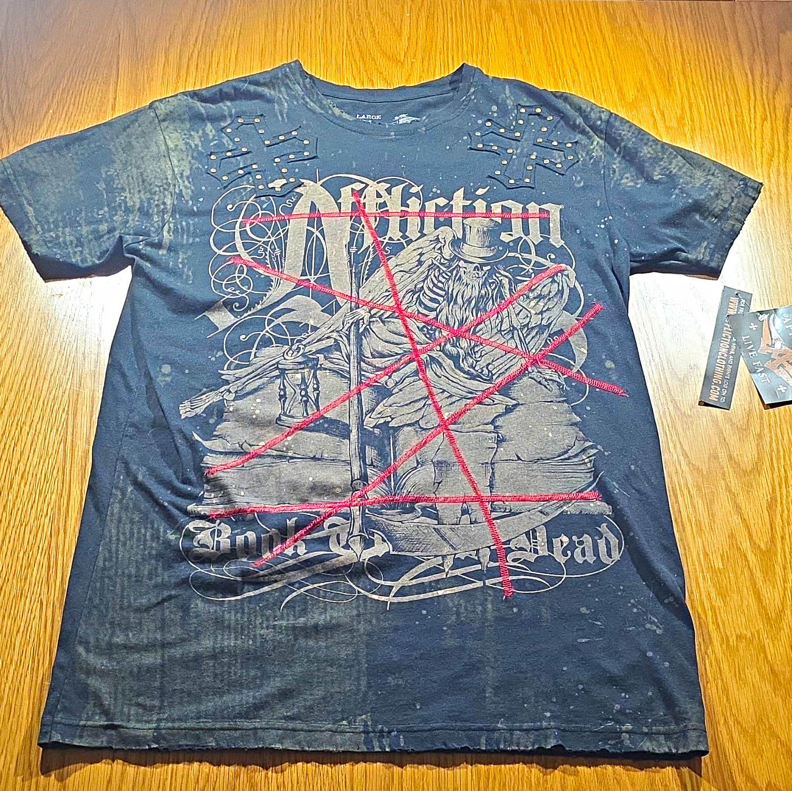 Affliction Book Of The Dead Men’s Large Black Studded Cross Skull Tee