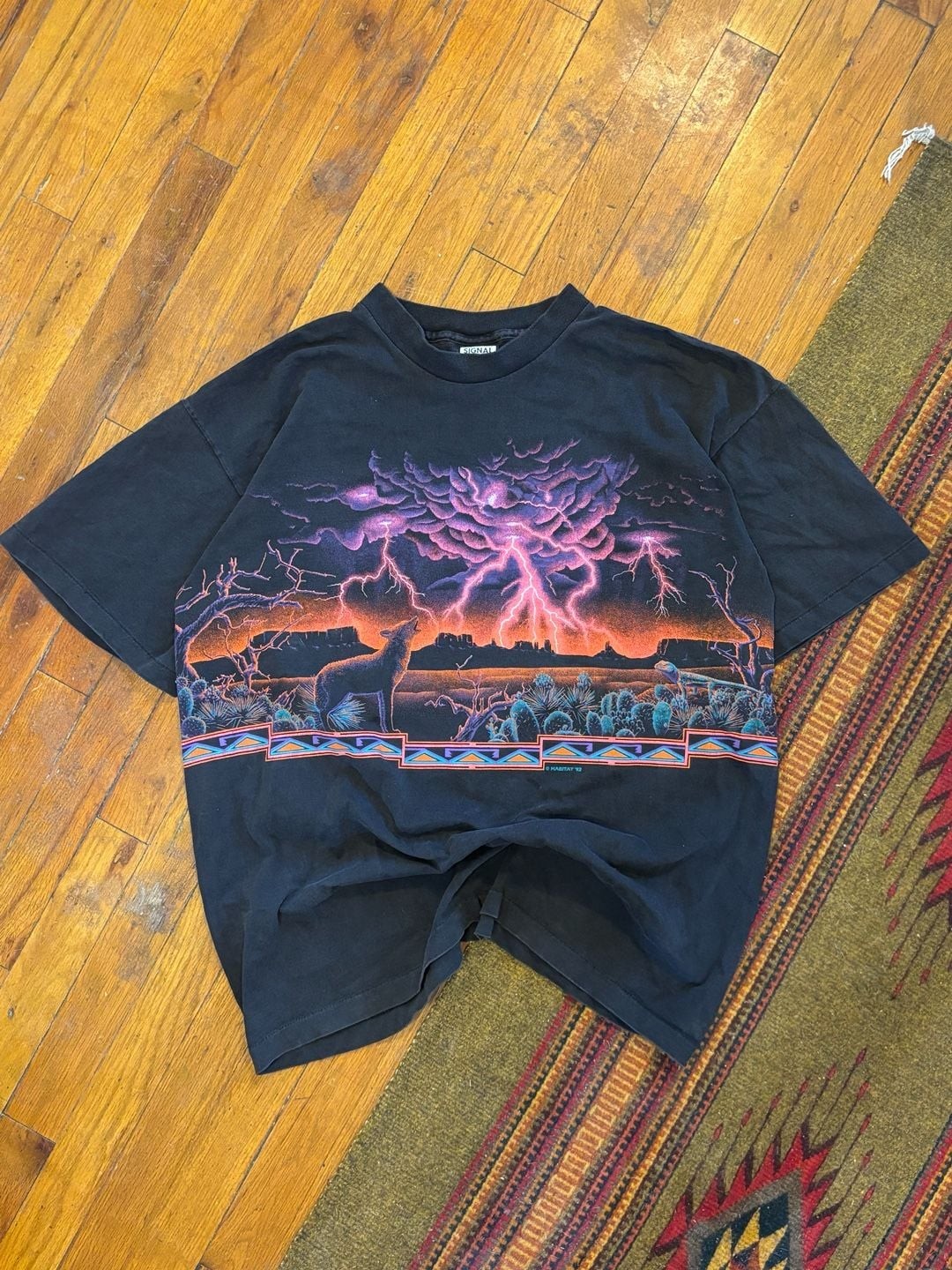 Vintage 1992 Habitat Coyote Howling at Lightning Desert T-Shirt