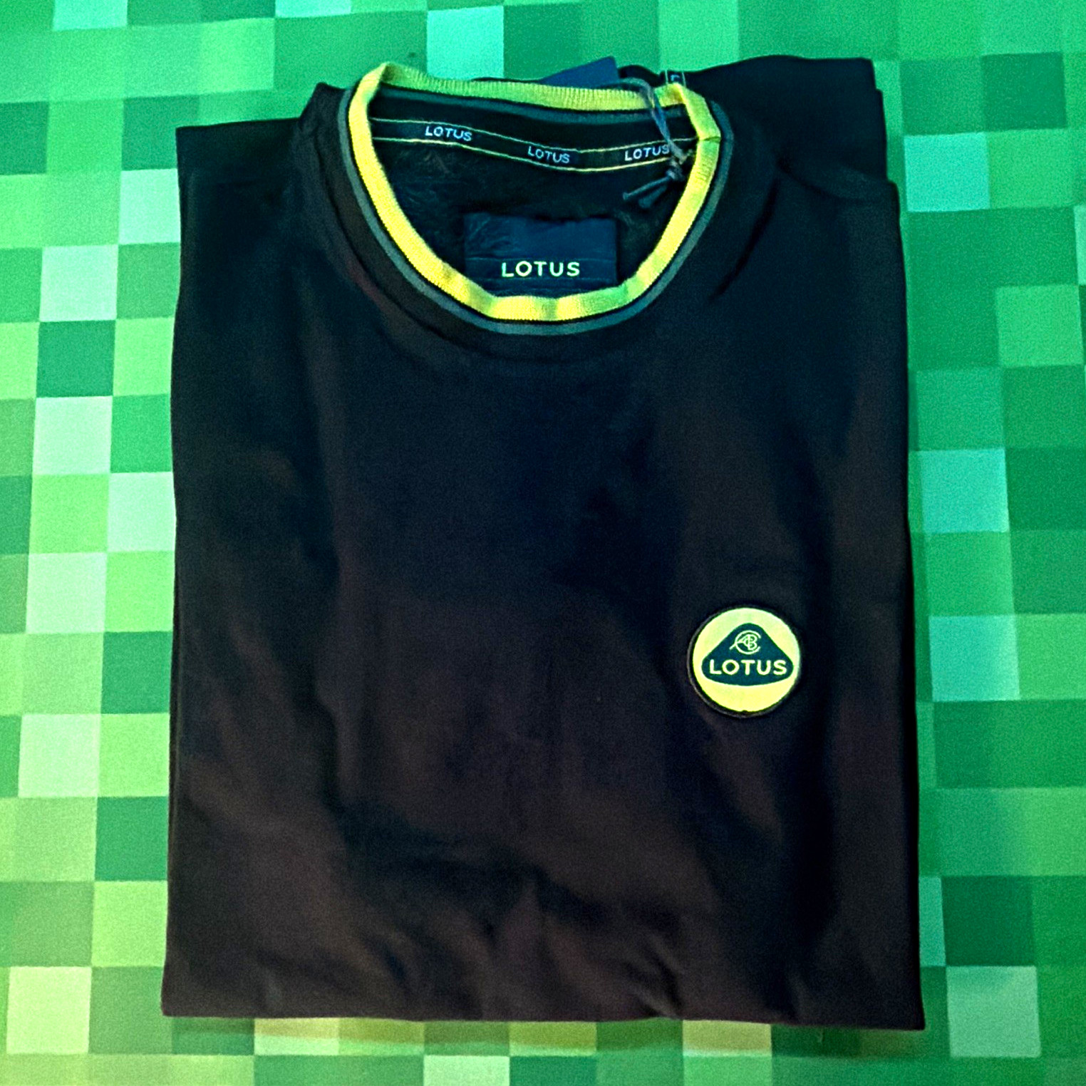 Lotus Men’s S Black/Yellow Crew Neck Short Sleeve Logo T-Shirt NEVER WORN!!!