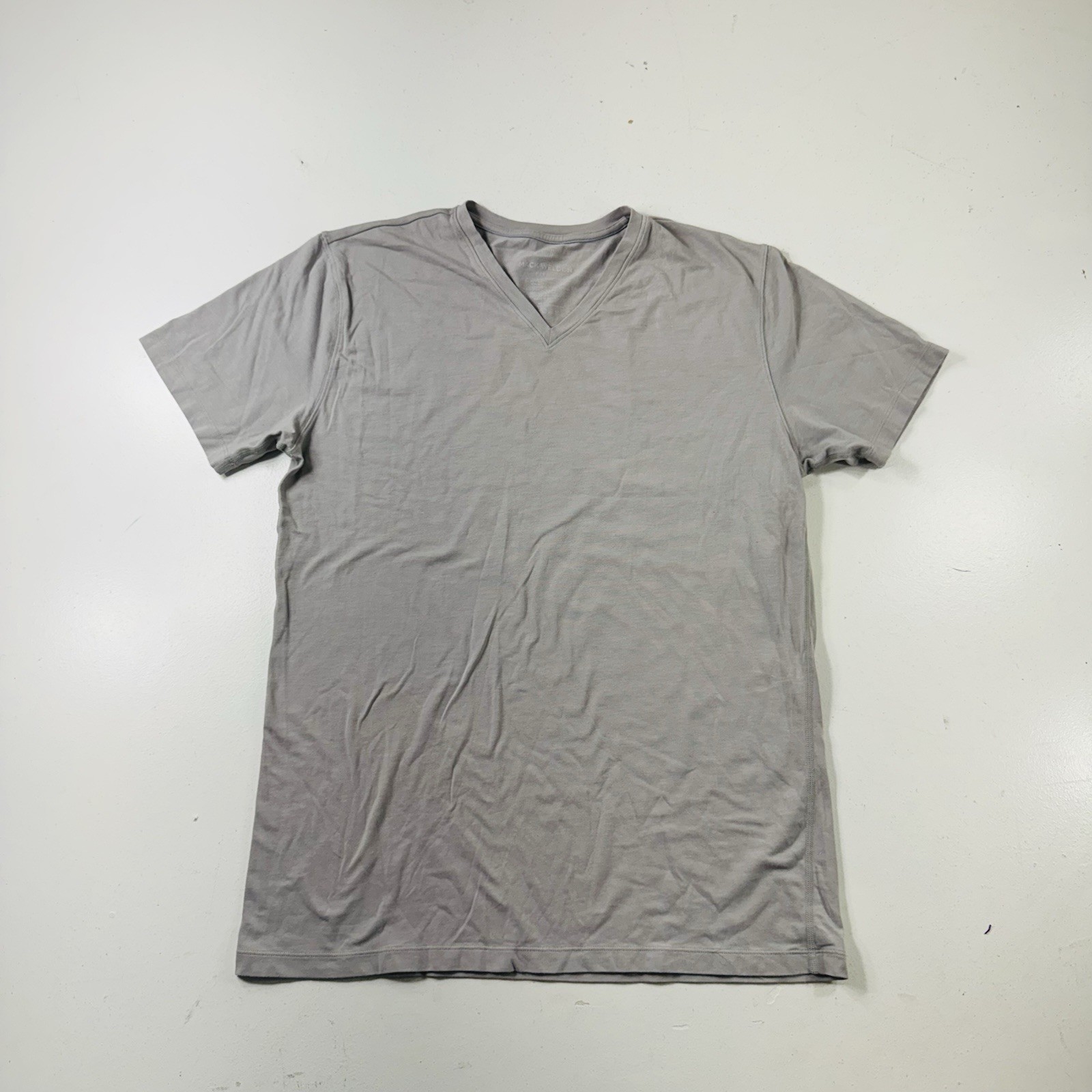 Mack Weldon T Shirt Light Gray Short Sleeve V Neck Men’s Size Medium