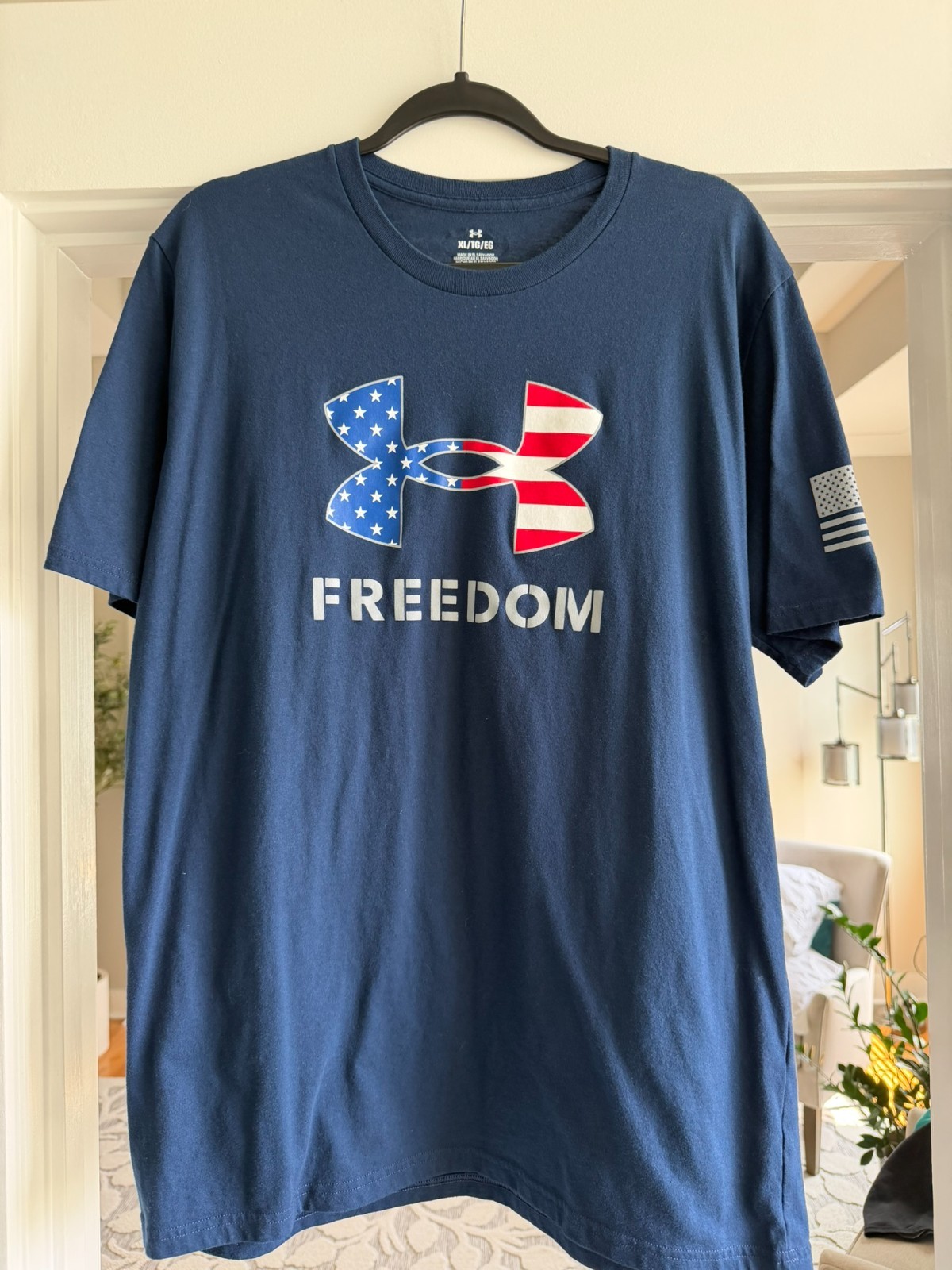 Under Armour Freedom Mens XL Navy Blue American Flag Logo T-Shirt Patriotic Tee