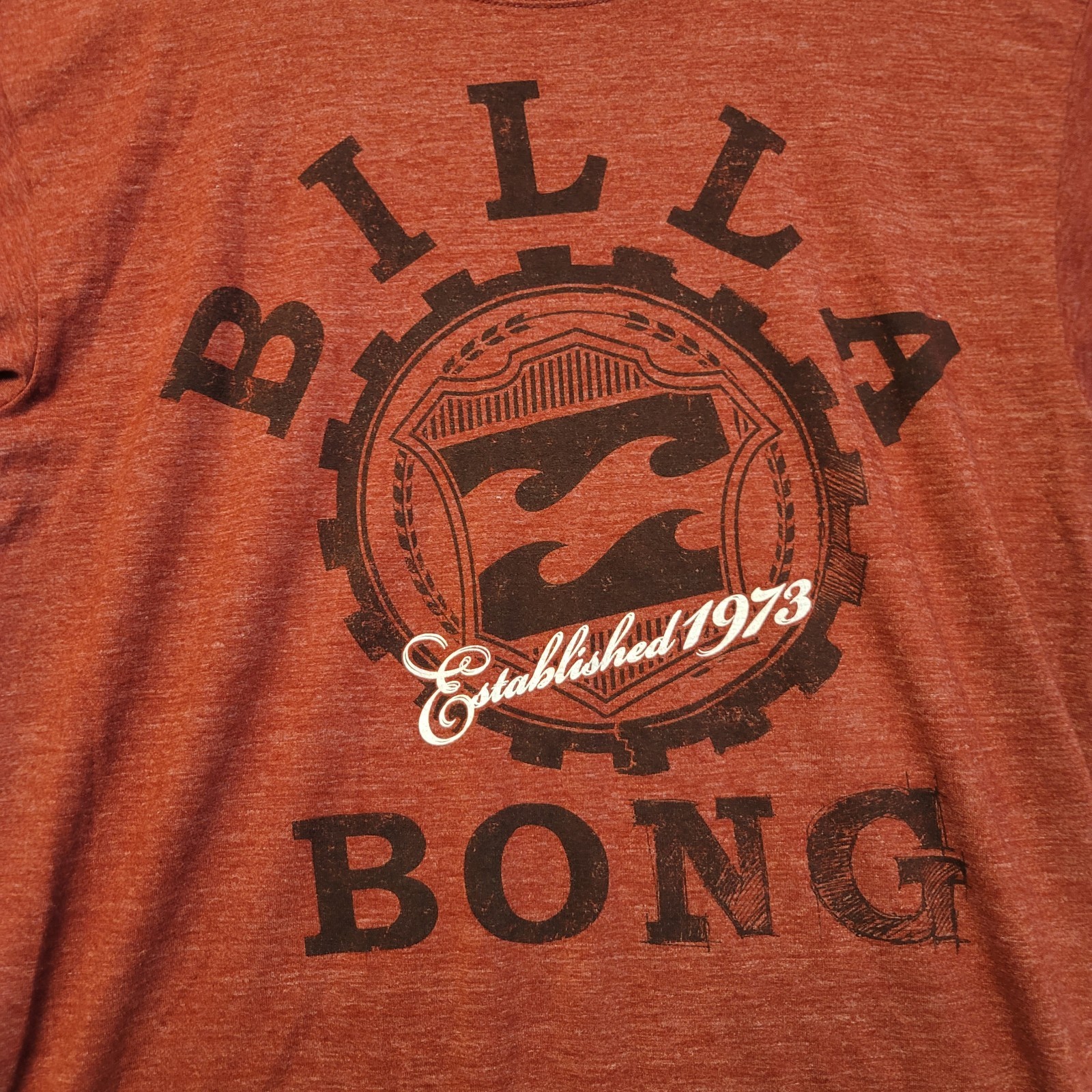 Billabong T-shirt M Wave Badge Logo Est 1973 Poly/Cotton/Rayon Brick Red V Good