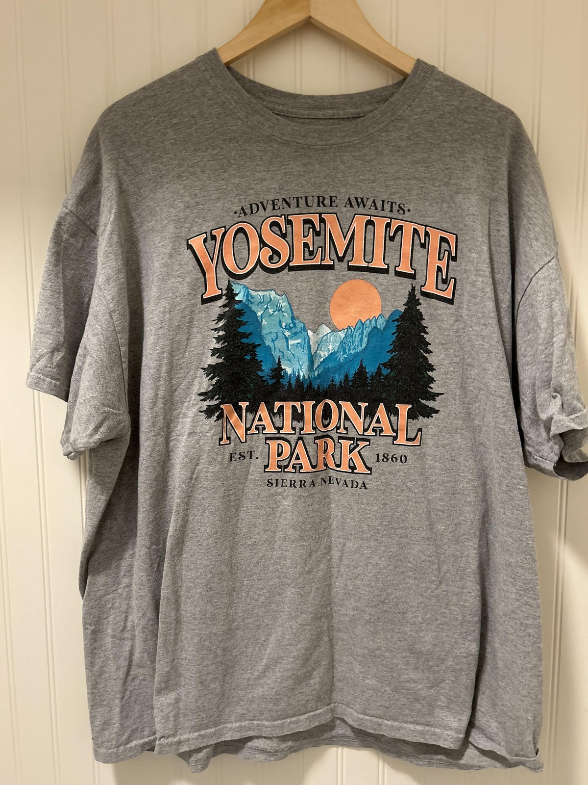 Yosemite National Park Shirt Mens 2XL Gray Adventure Awaits Graphic Hiking Tee