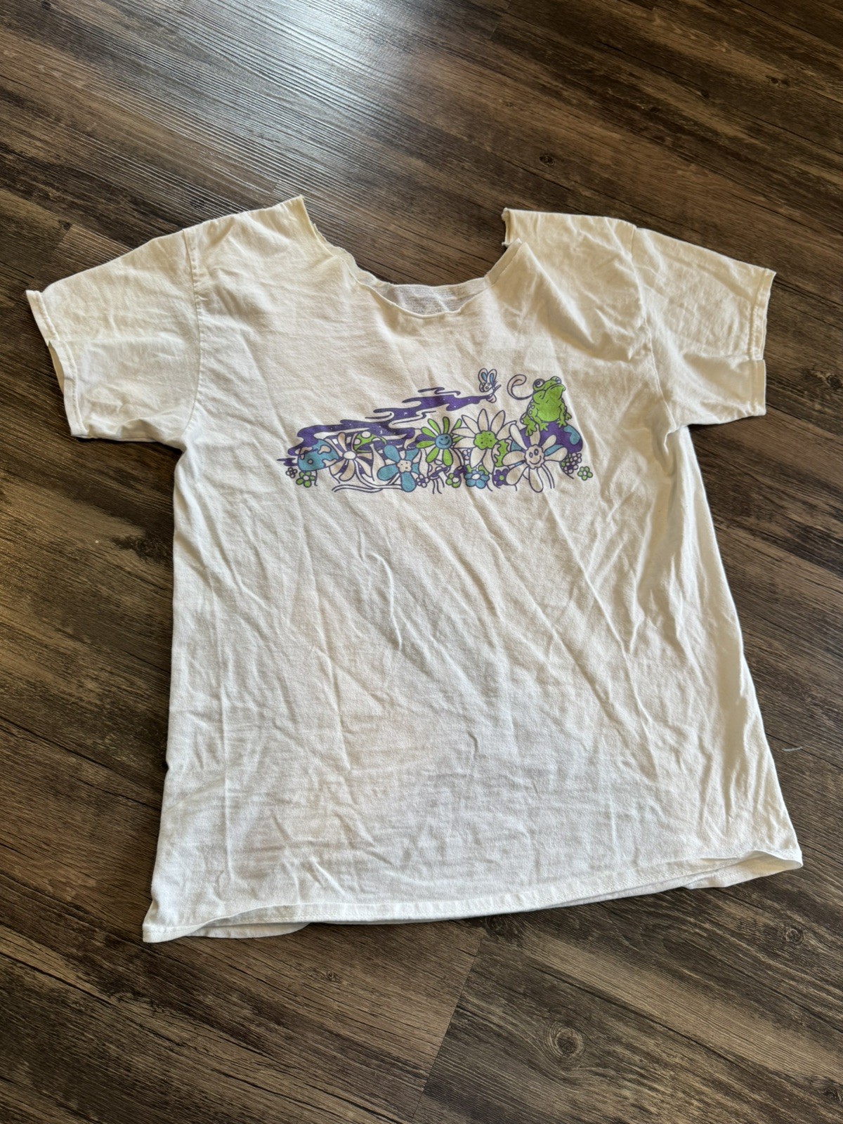 A-LAB Gone Trippin Frog White Shirt Size Large Scoop Neck Collar