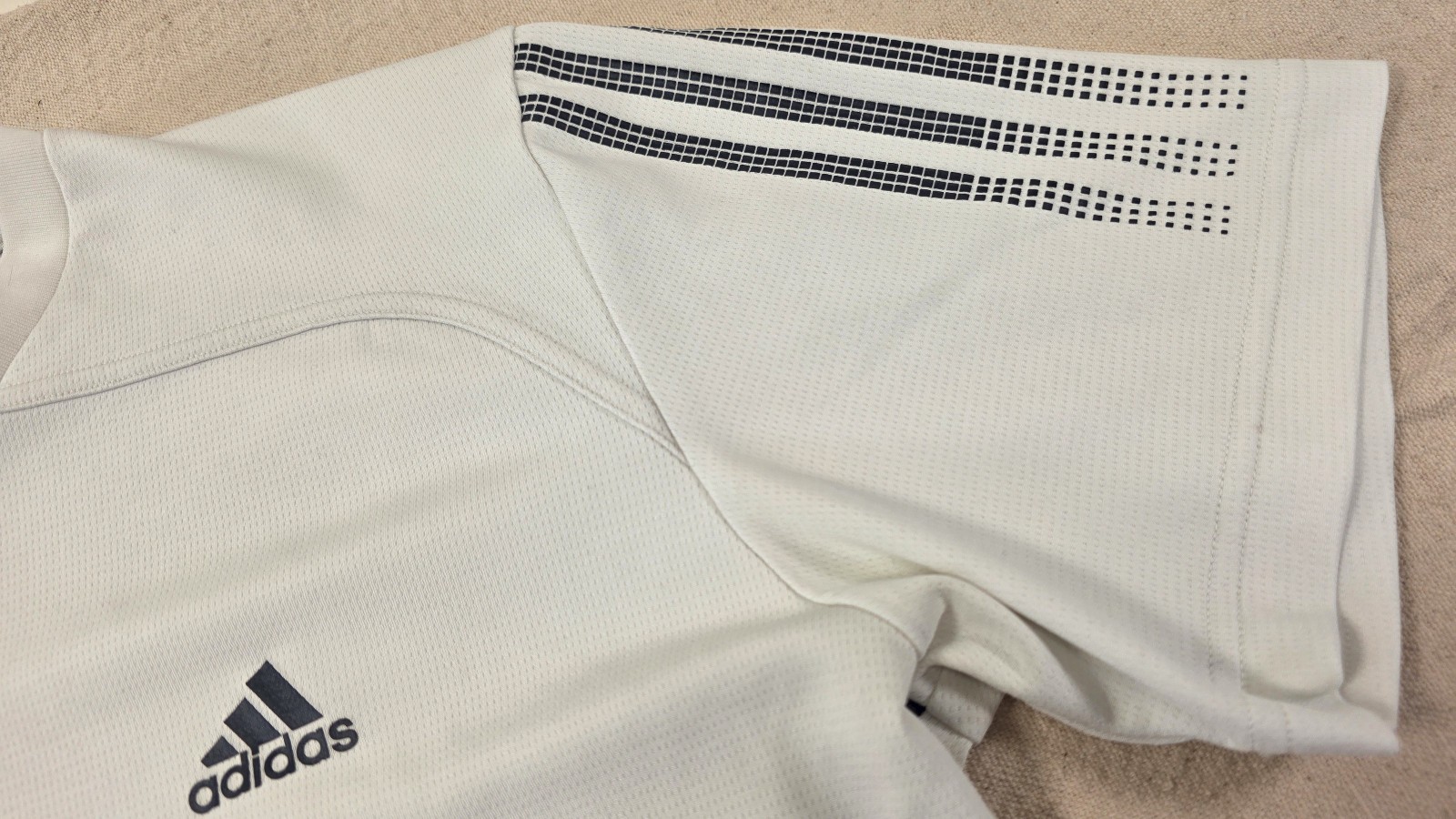 Used ADIDAS Climacool Response Mens White Tshirt 100% Polyester Shirt Size M Med