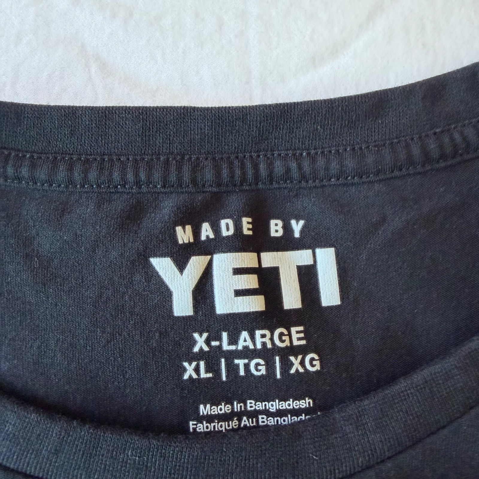 Yeti Logo Badge Mens X-Large T-Shirt Short Sleeve Navy Blue Shirt