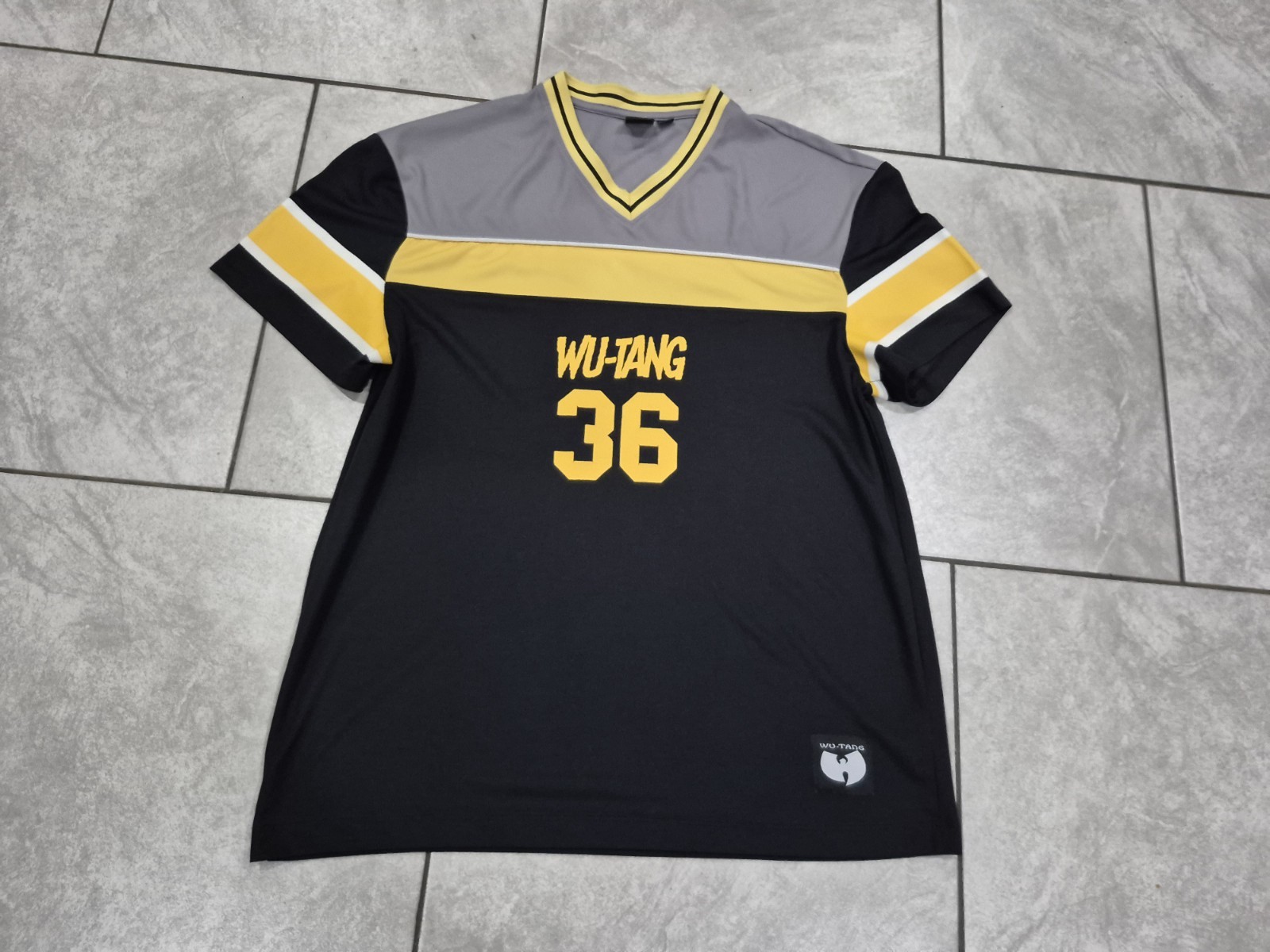 Rare Wu Tang Clan T-Shirt NFL Style 36 Chambers Large Preowned