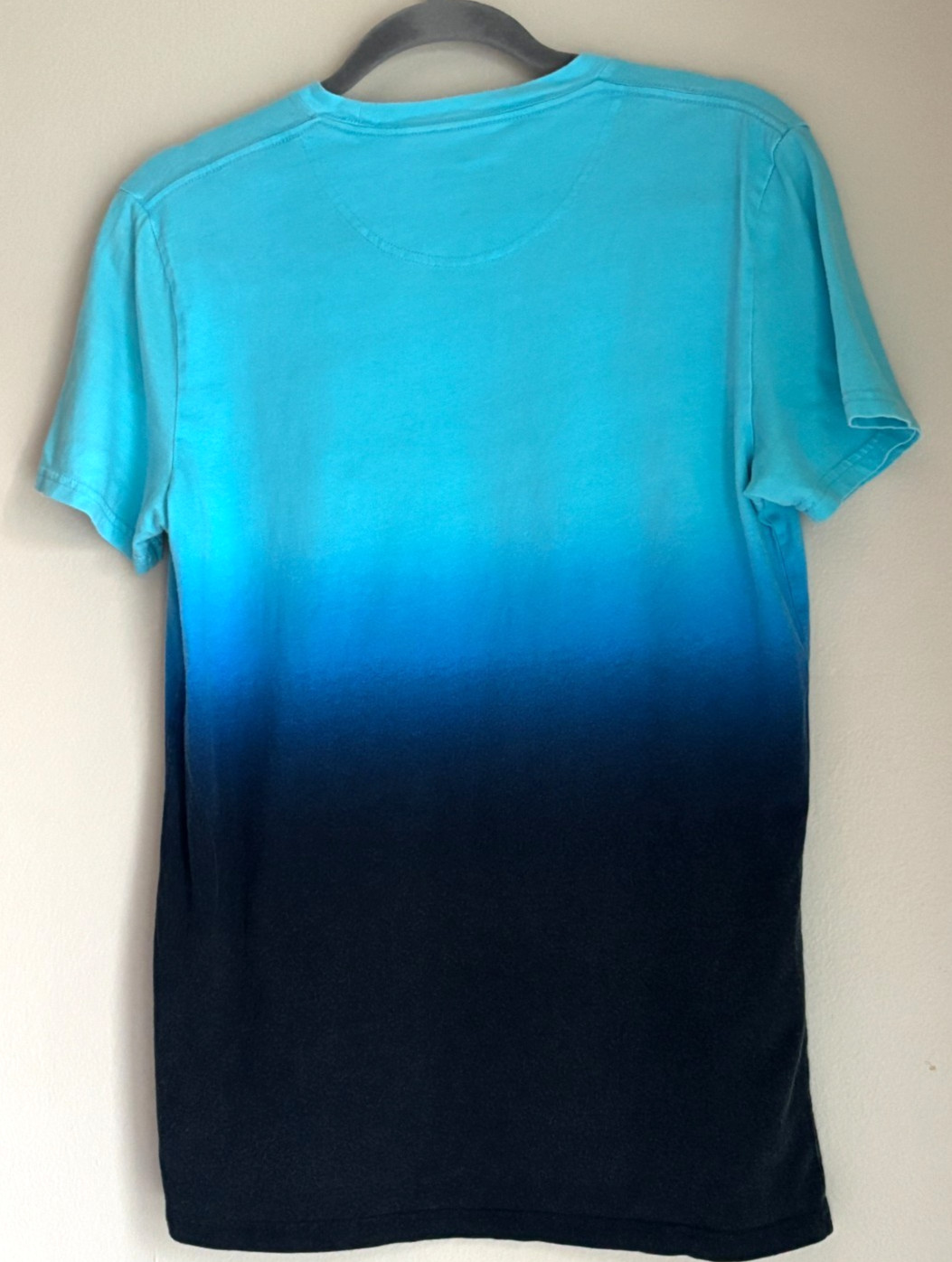Hollister Must-Have Collection Ombre Tee Shirt Adult Medium Embroidered Logo