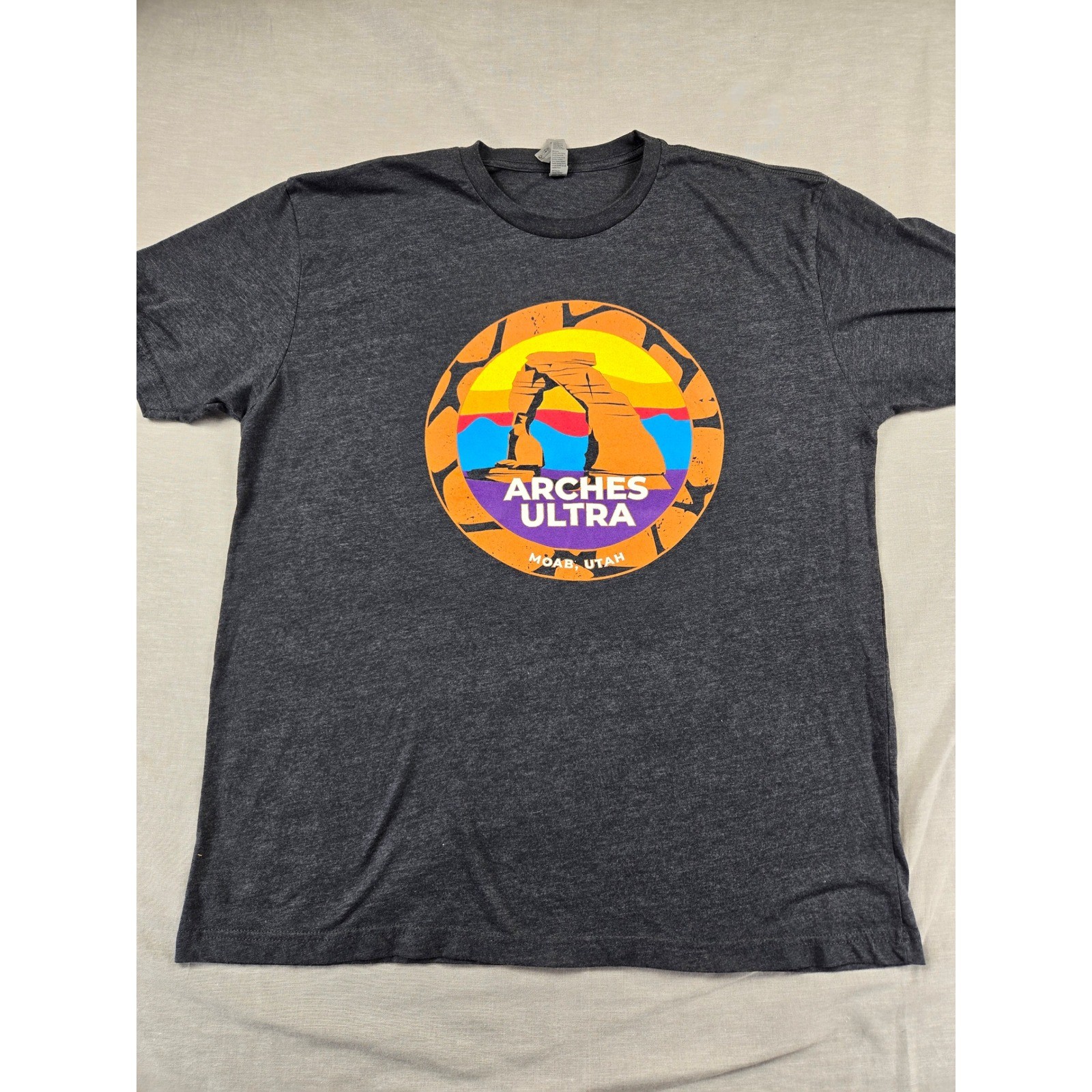 Next Level Arches Ultra Moab Utah Marathon Graphic T-Shirt XL Gray Mens