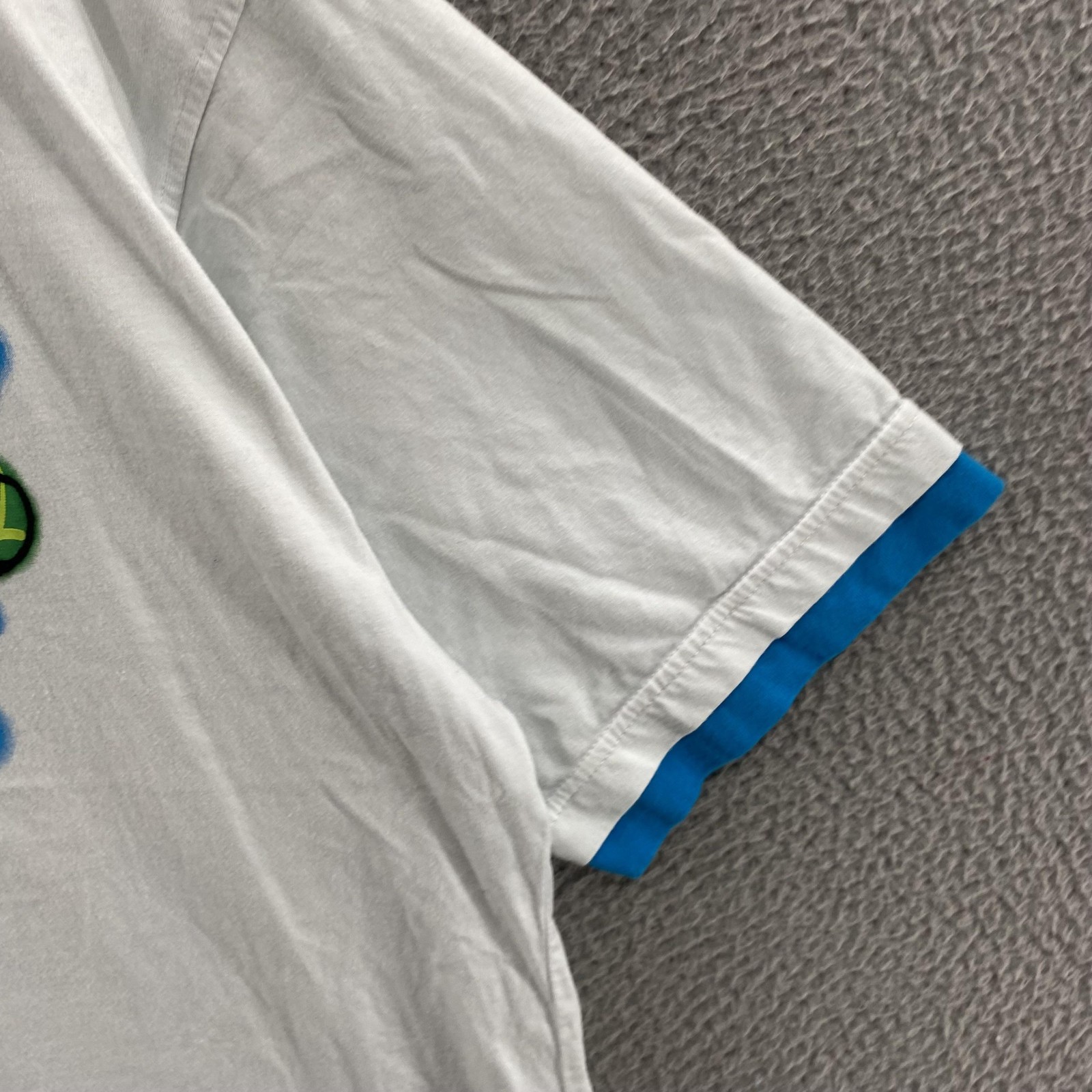 VINTAGE Avirex T Shirt Mens XL White Graffiti Graphic Streetwear Tee Y2K 00s