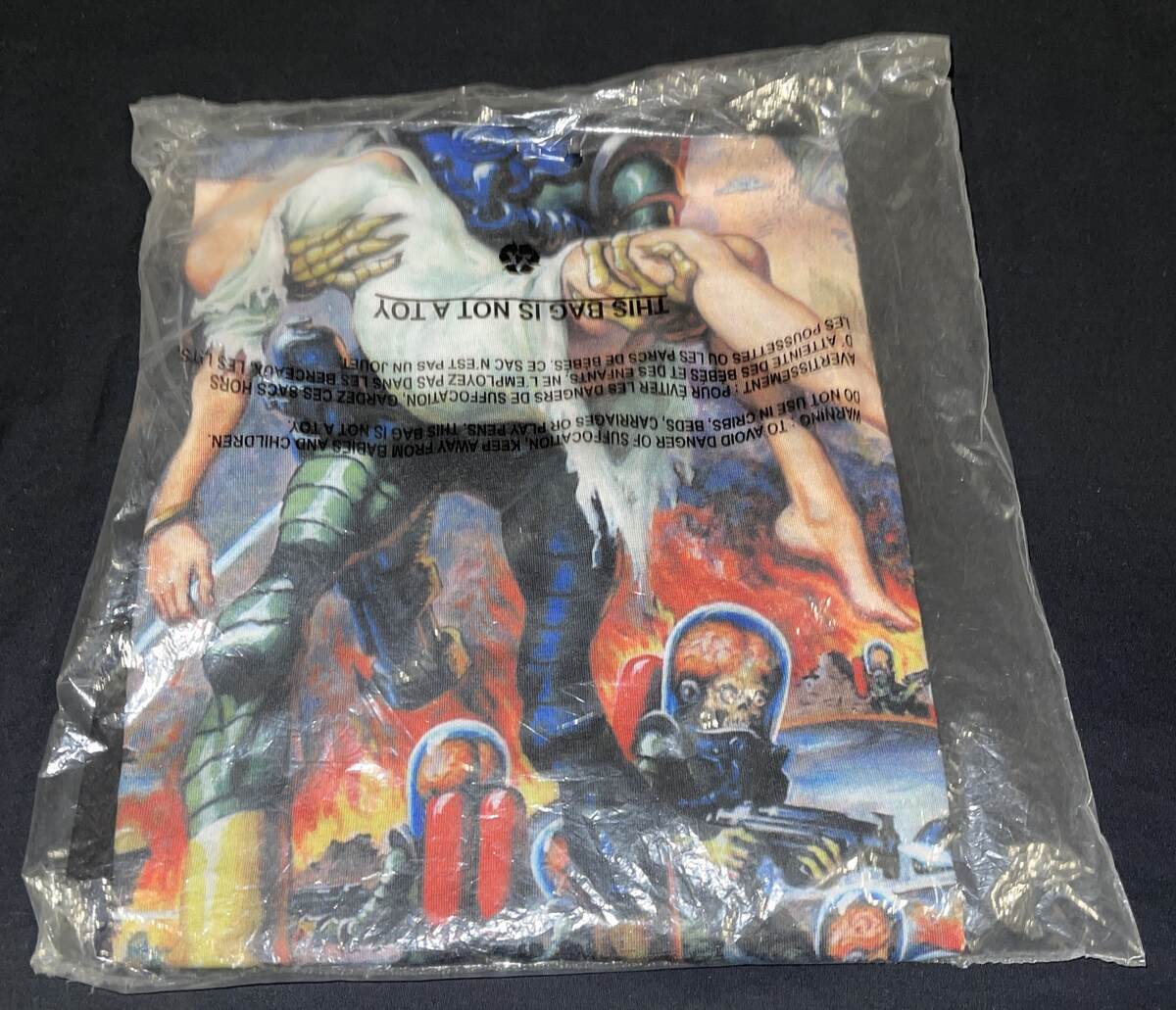TOPPS MARS ATTACKS T-SHIRT LARGE KREEPSVILLE 666 NEW 2016