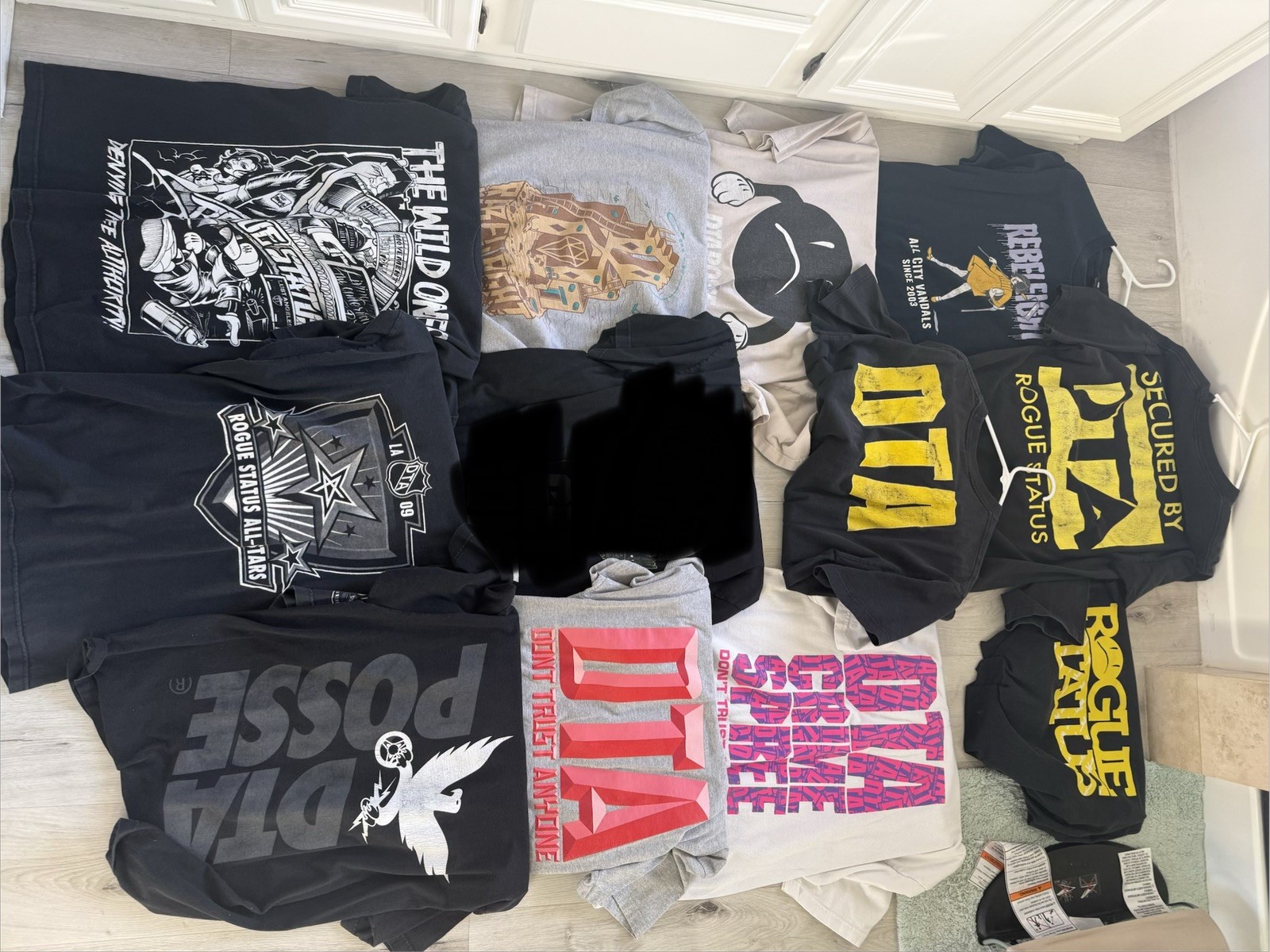 LOT of 12 don’t trust anyone DTA rogue status rebel eight The Wild Ones t shirts