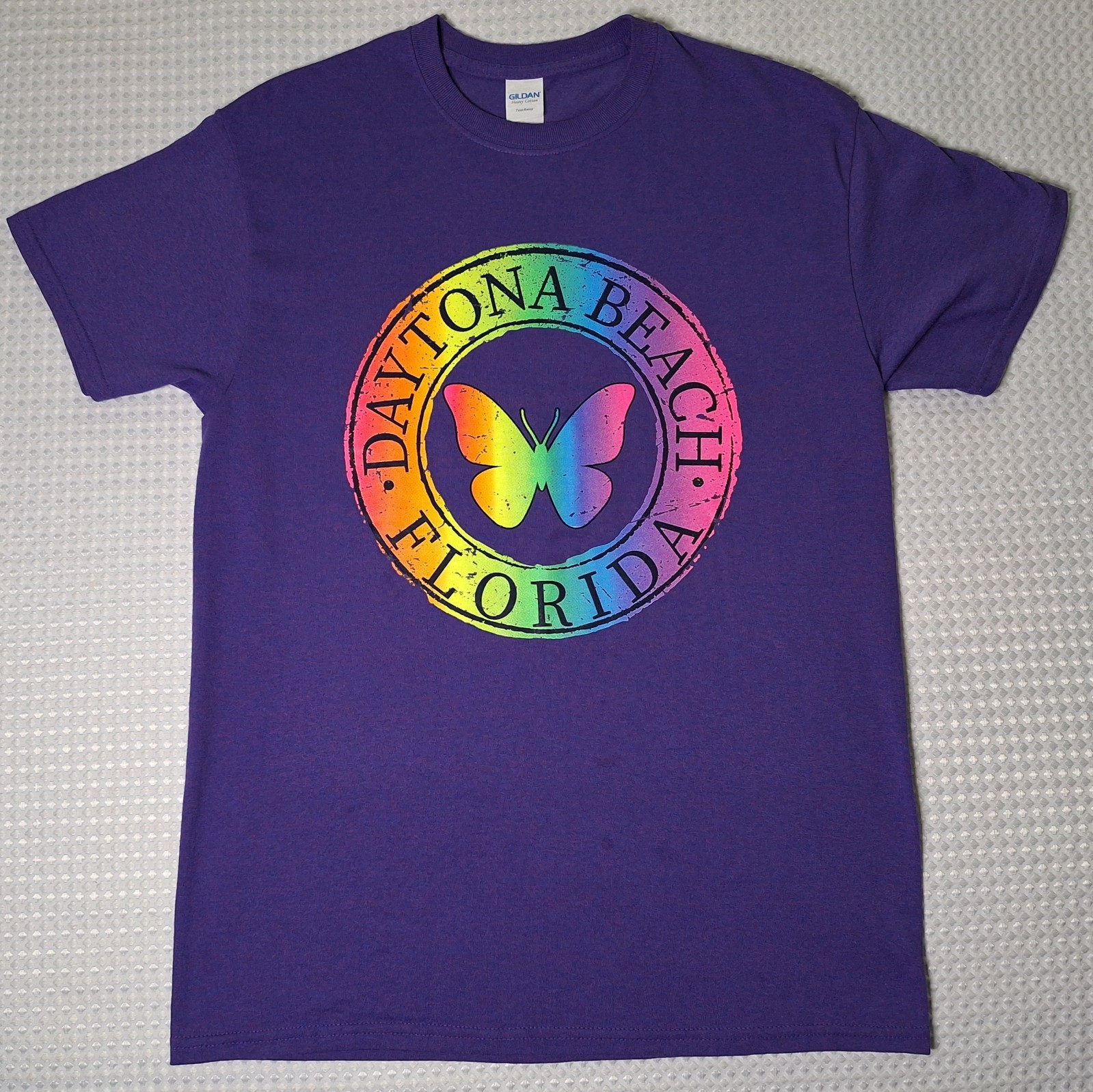 Daytona Beach Florida Souvenir Butterfly Colorful Purple T-shirt Size M Gildan