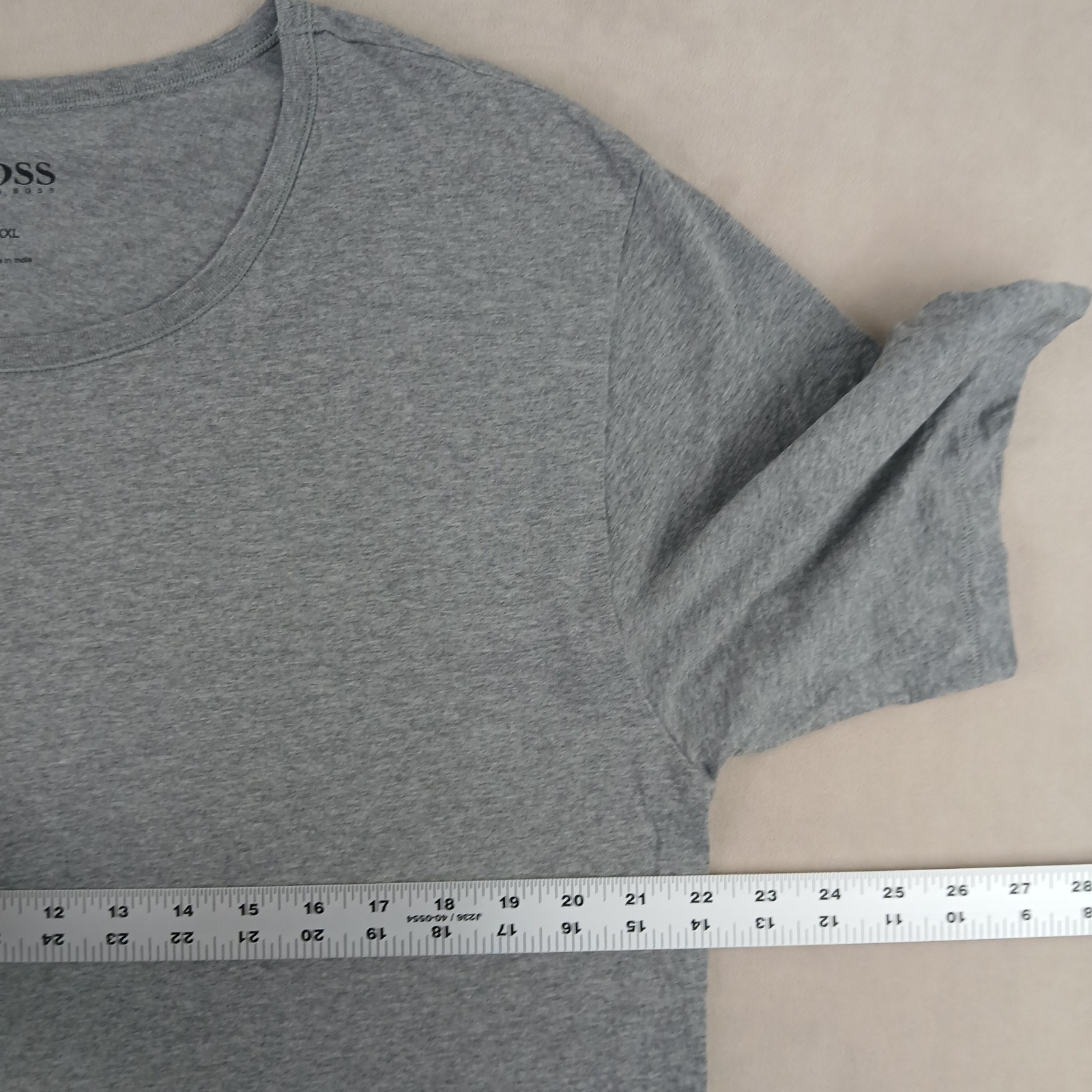Hugo Boss XXL Mens T Shirt 22×30 Wide Neck Gray Embroidered Logo ** Fits Medium