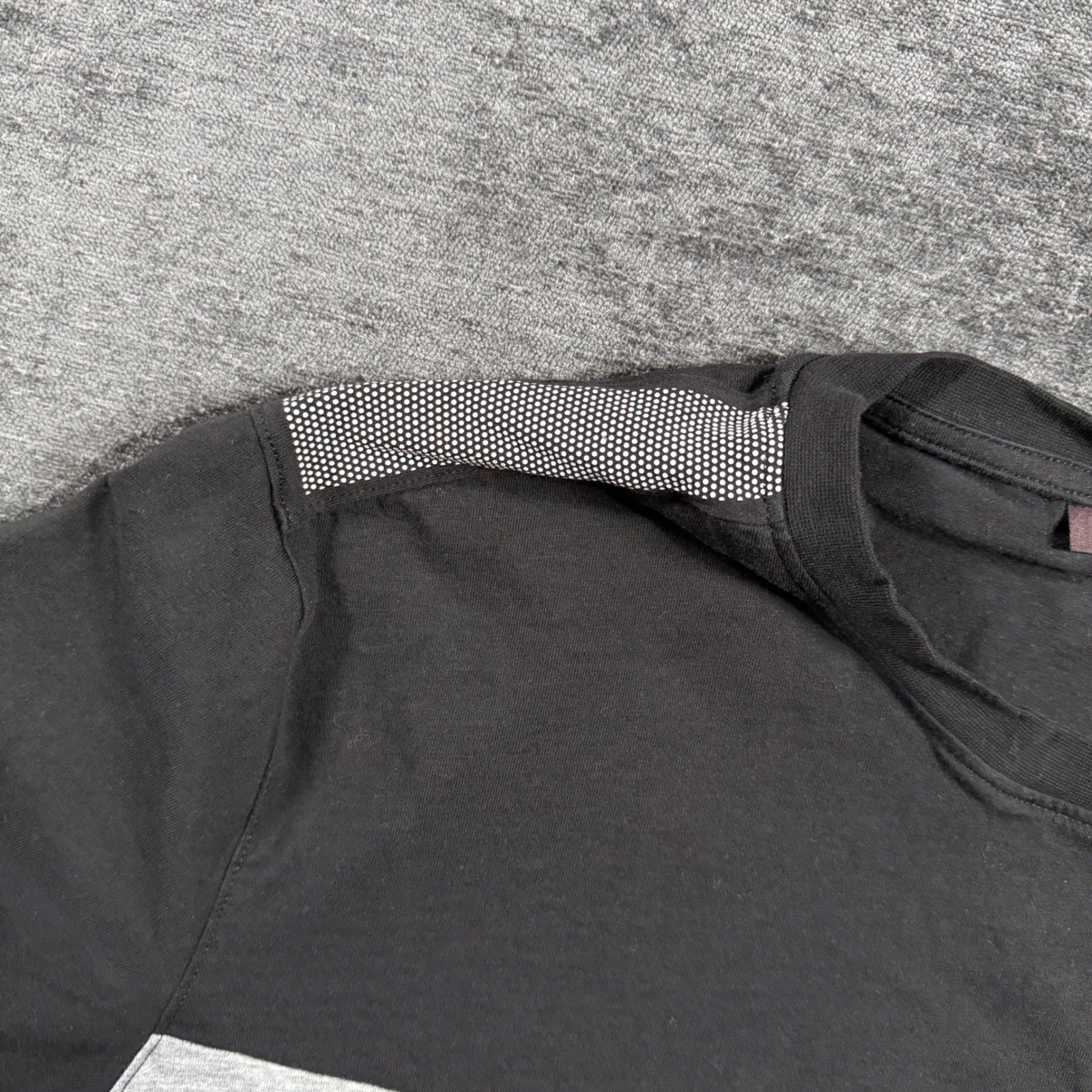 Michael Kors Mens Colorblock T-Shirt Black Grey Shoulder Logo KH351RRFV4 XL