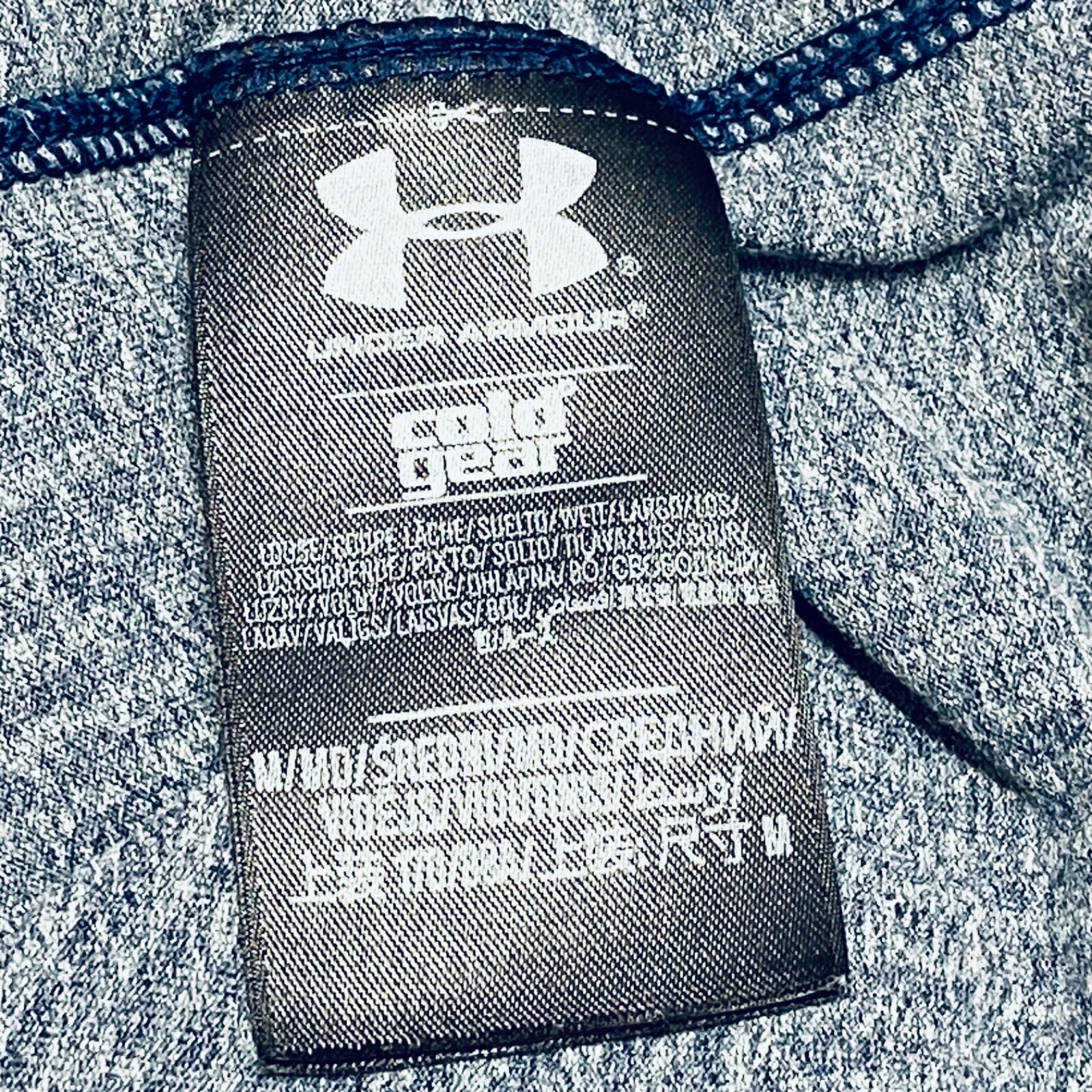 Under Armour Henley Men’s Medium Heather Blue Loose Fit Long Sleeve Coldgear EUC