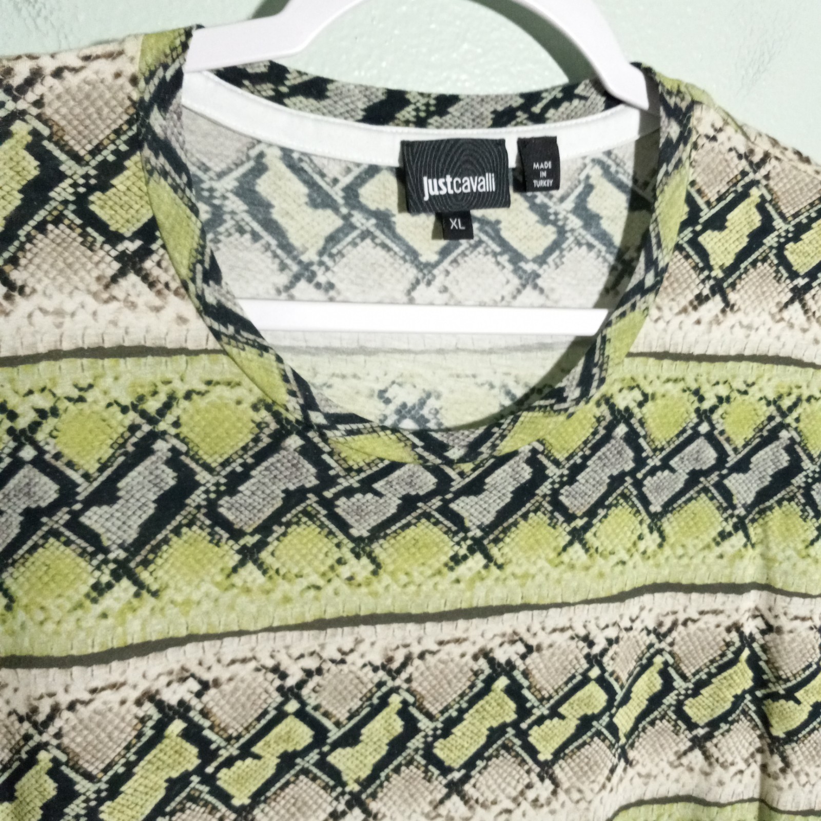 Just Cavalli Men’s Tee size XL, Animal Snake Print Green Black Designer Slim