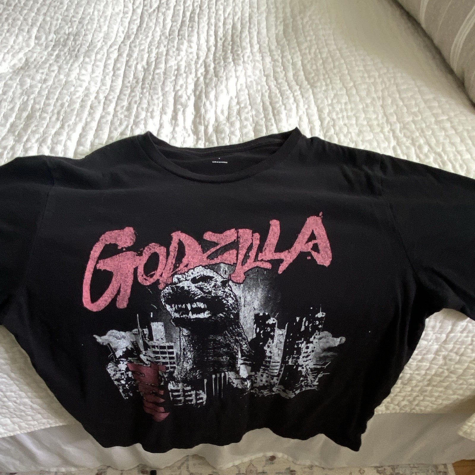 Old Navy Men’s Black Godzilla Graphic Print Crew Neck Short Sleeve T-Shirt L