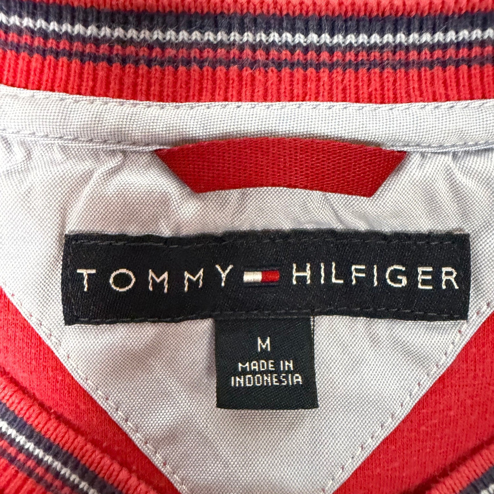 Tommy Hilfiger V-Neck T-Shirt Mens Medium Red Striped Trim Cotton Logo