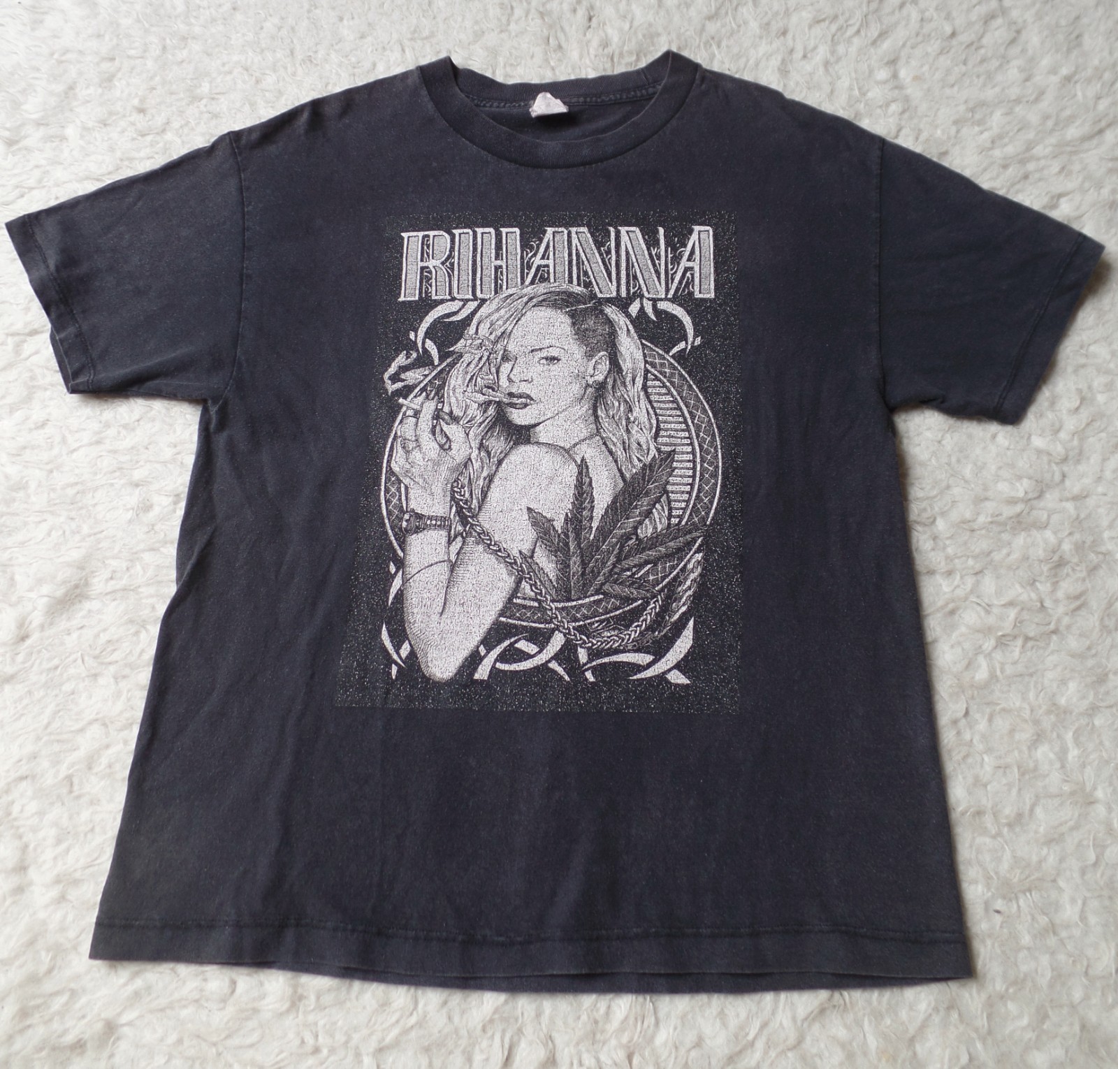 Rihanna t shirt