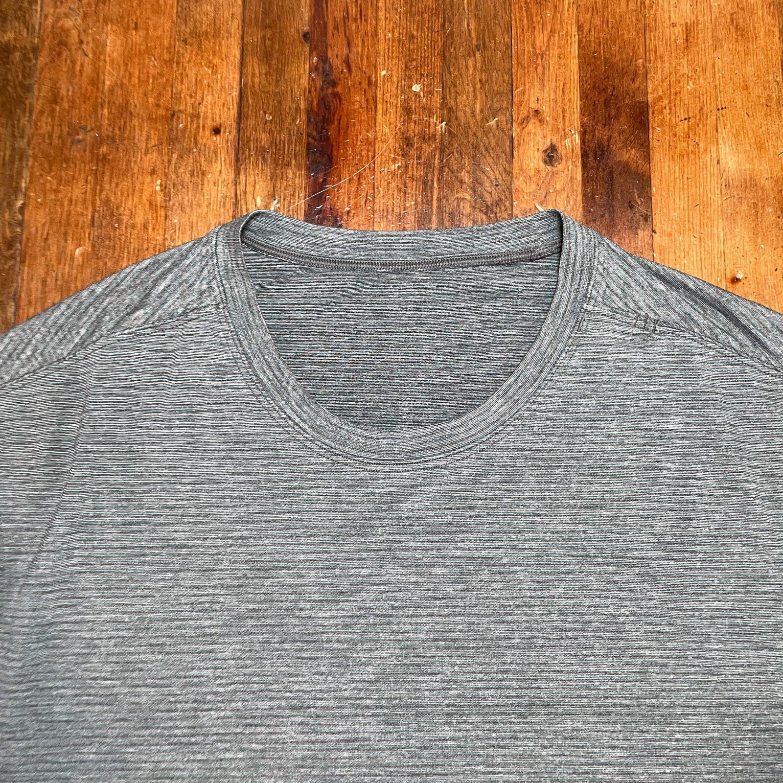 Lululemon Shirt Mens Medium Gray Tee Casual Workout Gym Athleisure Stretch