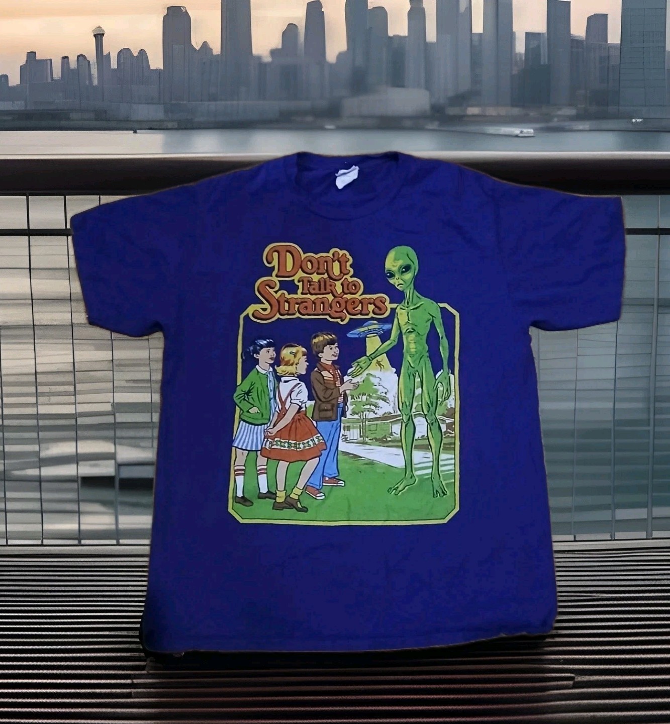 Don’t Talk To Strangers Alien T-shirt Purple Large 613