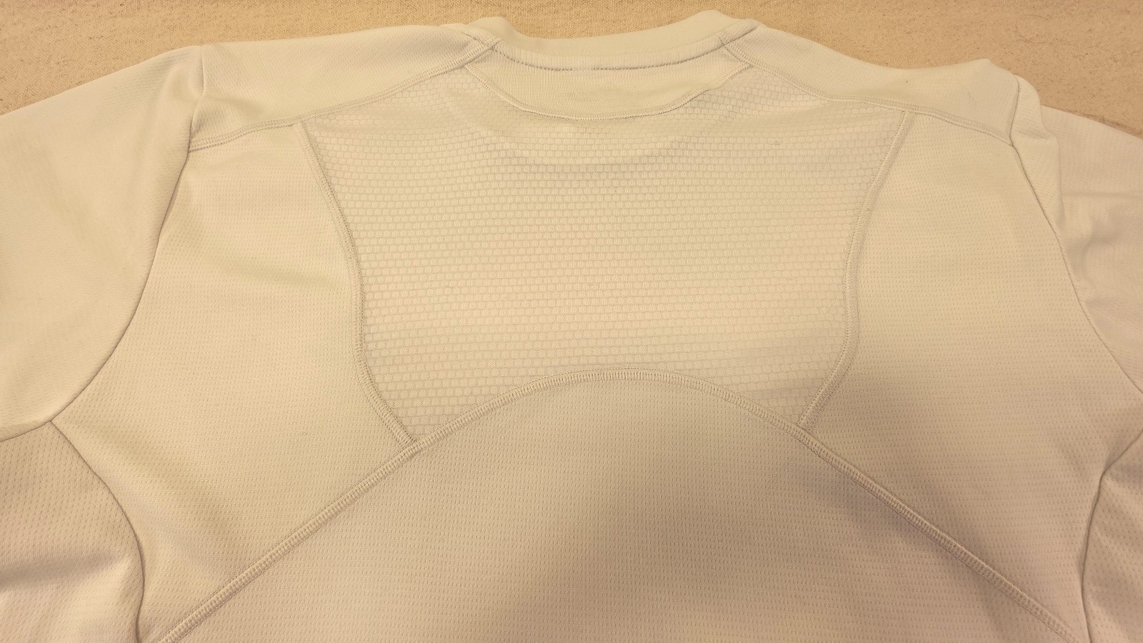Used ADIDAS Climacool Response Mens White Tshirt 100% Polyester Shirt Size M Med