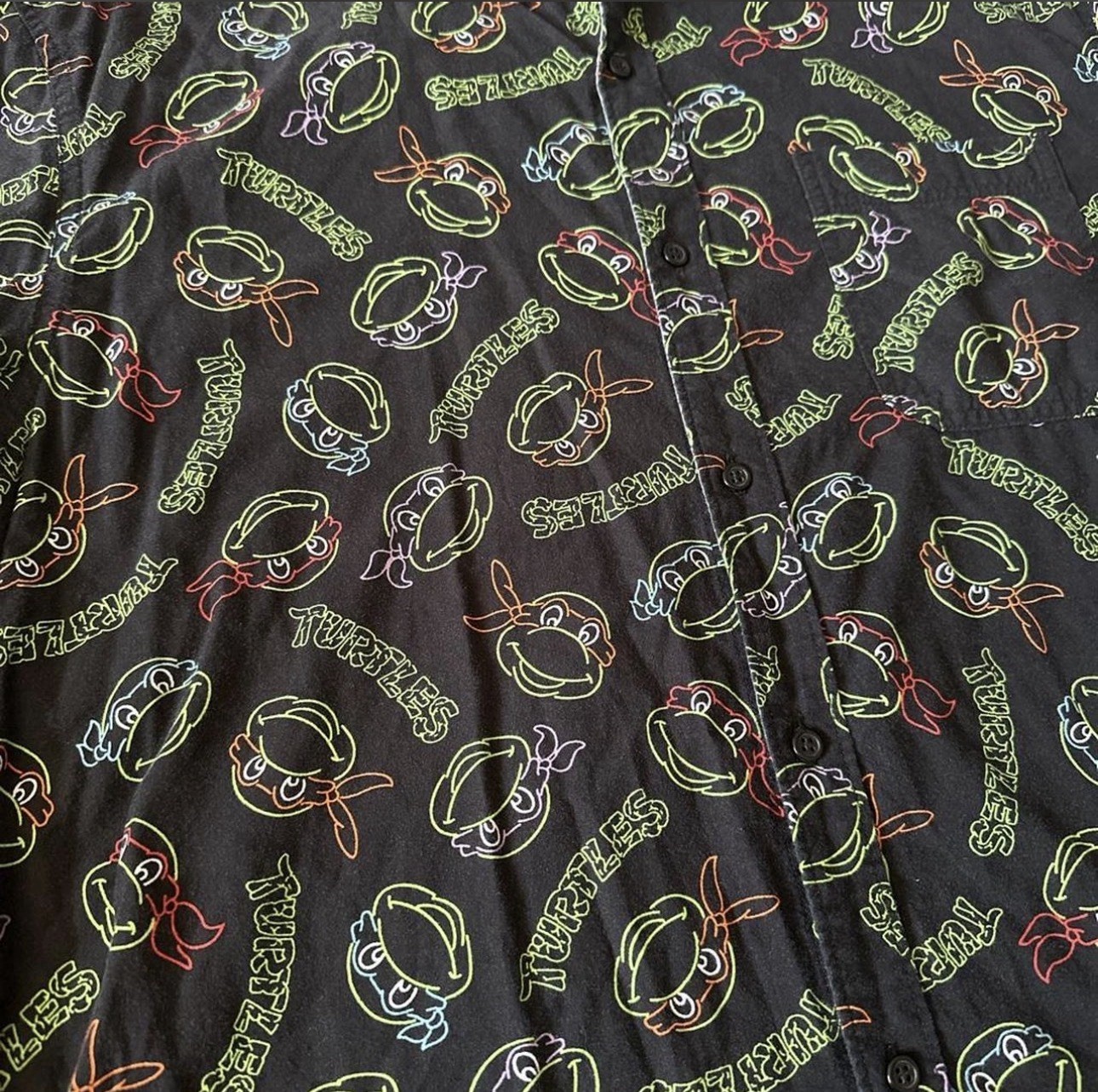 Men’s Teenage Mutant Ninja Turtles Black Button Up Printed Shirt. Size XL