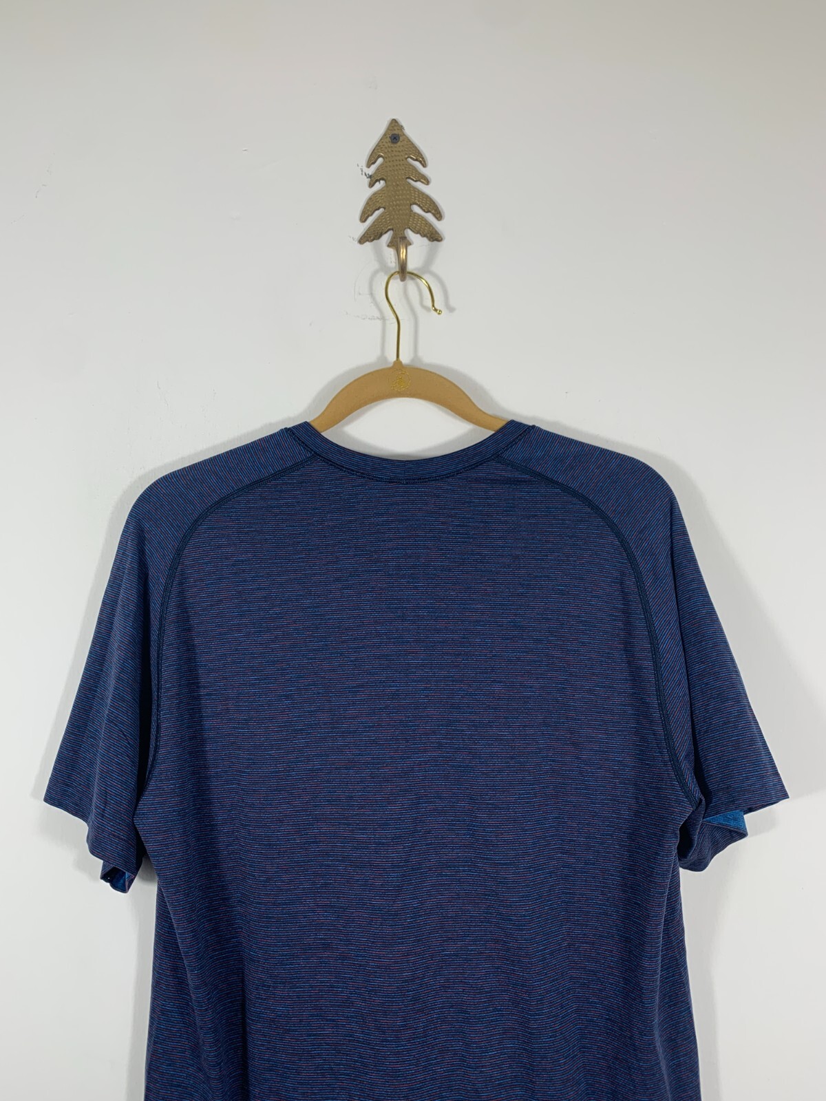 Lululemon Mens Metal Vent Stretch Athletic SS Shirt Blue/Red Microstripe Size L