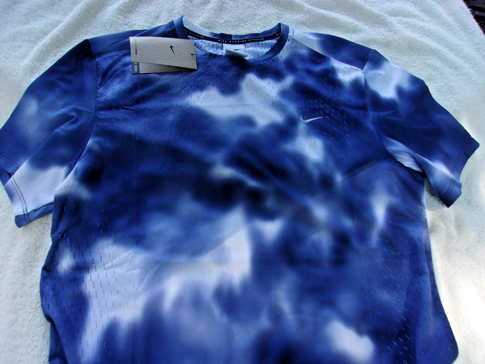 NWT Nike dri fit ADV T, mens S, blue shades, $85, lightweight, Nike Running Div