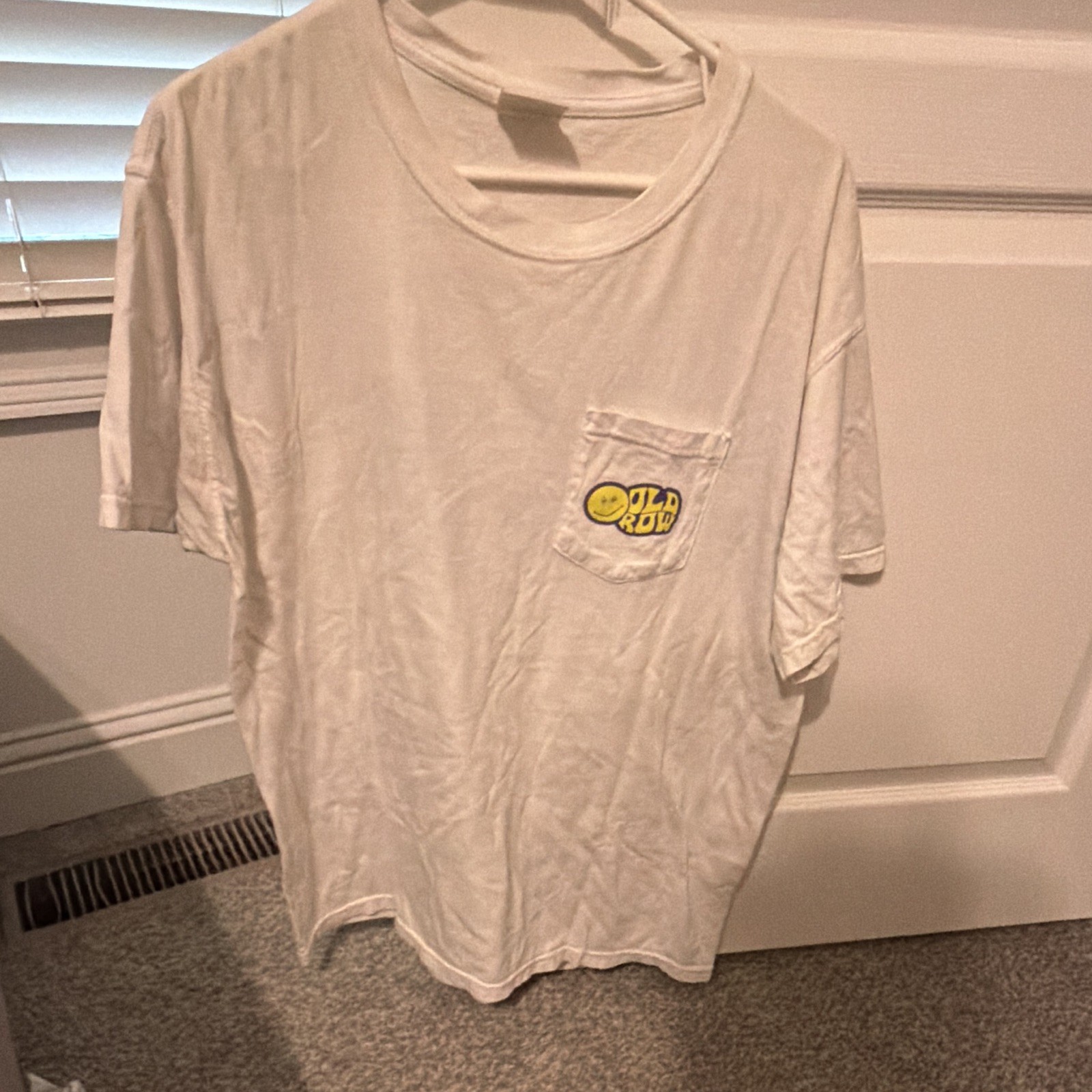 Old Row Men’s White Graphic Pocket T-Shirt Legend Crew Neck Size L
