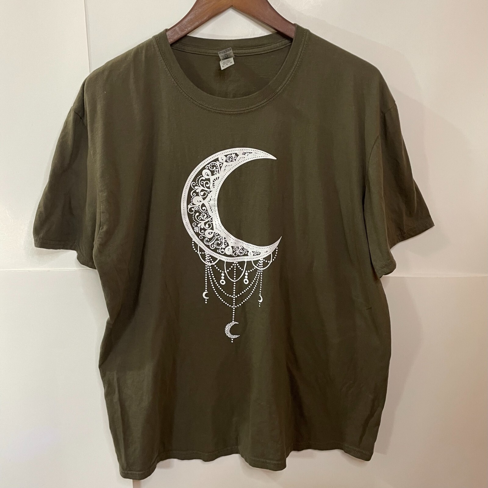 Gildan Adult Softstyle T-Shirt Crecent Moon Logo XL Olive Crew Neck T-Shirt