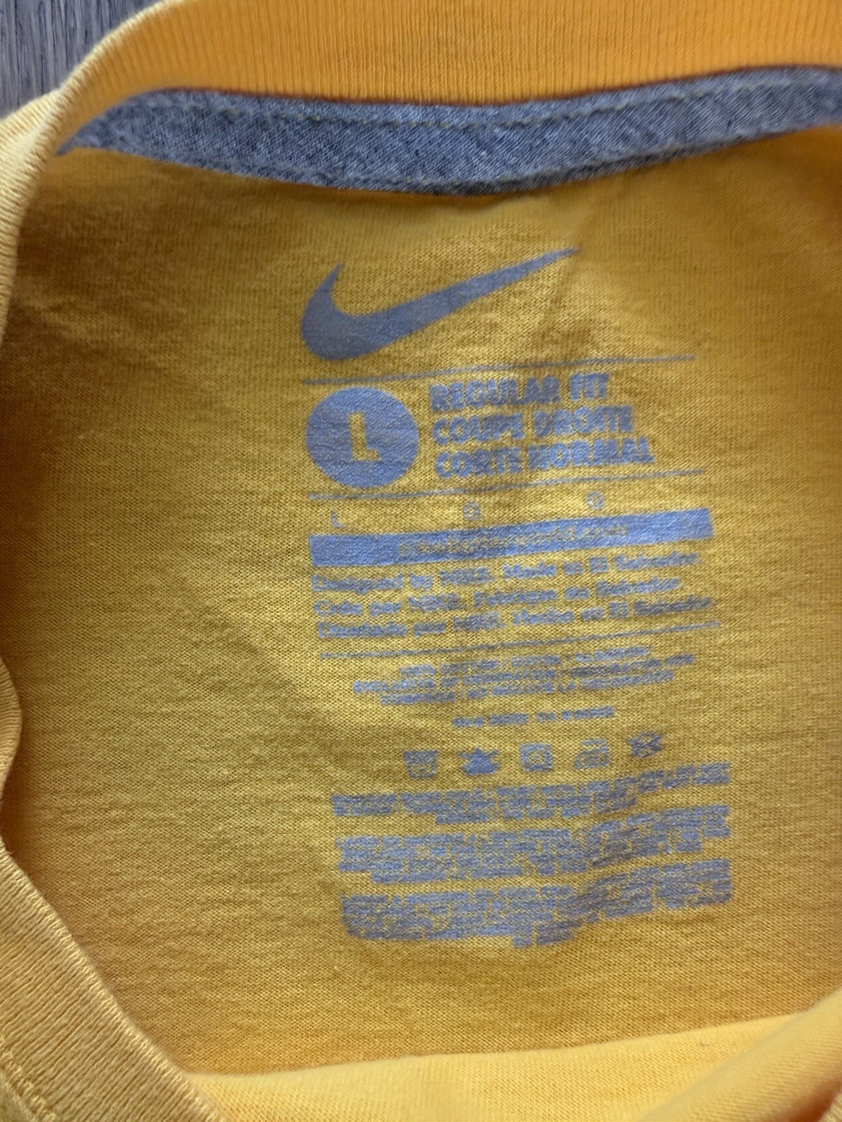 Nike Men’s Yellow Graphic T-Shirt Large EST 1972 Script Logo Sportswear Tee