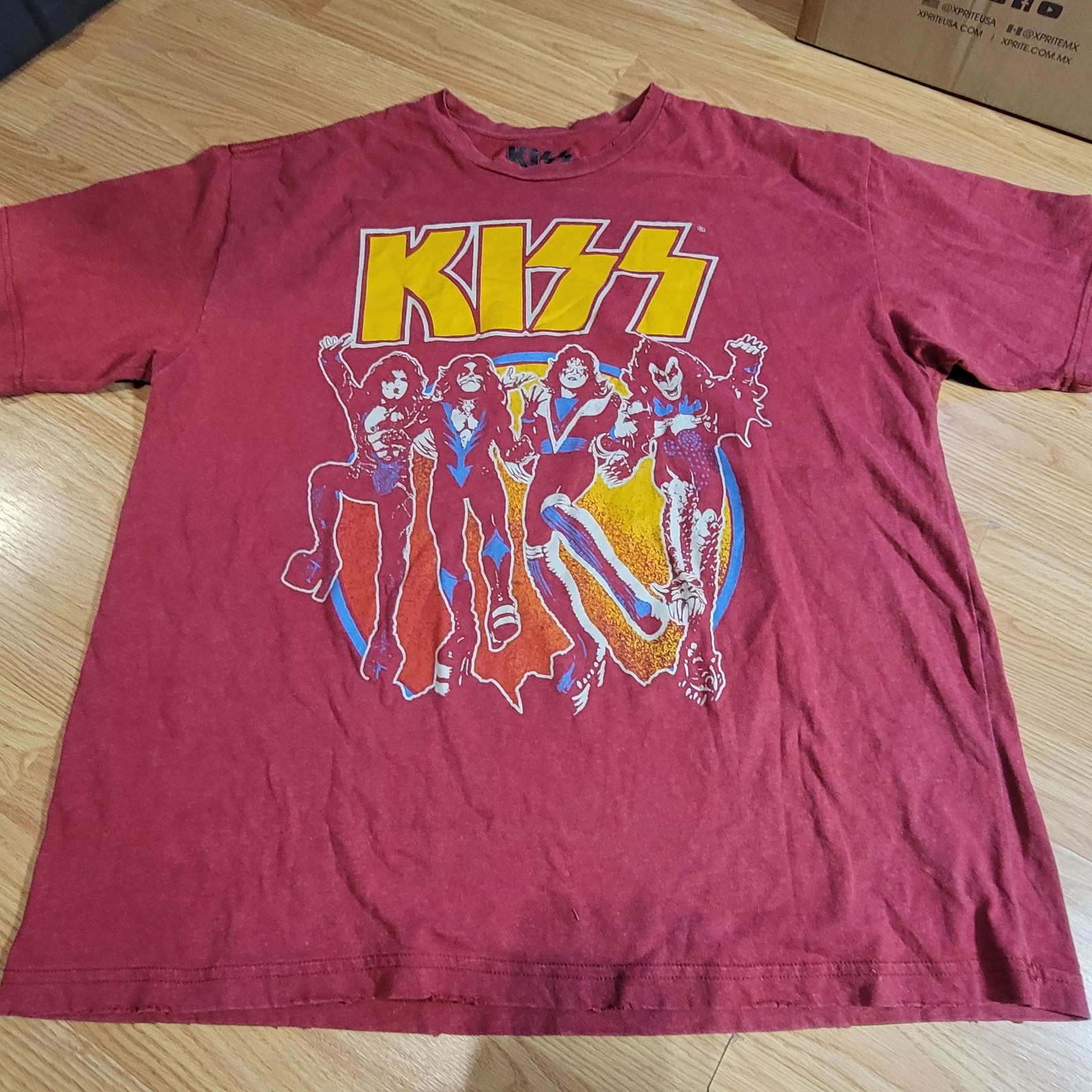 Kiss Tee Mens L 42/44 Burgundy Greatest Hits Graphic Band Vintage Official